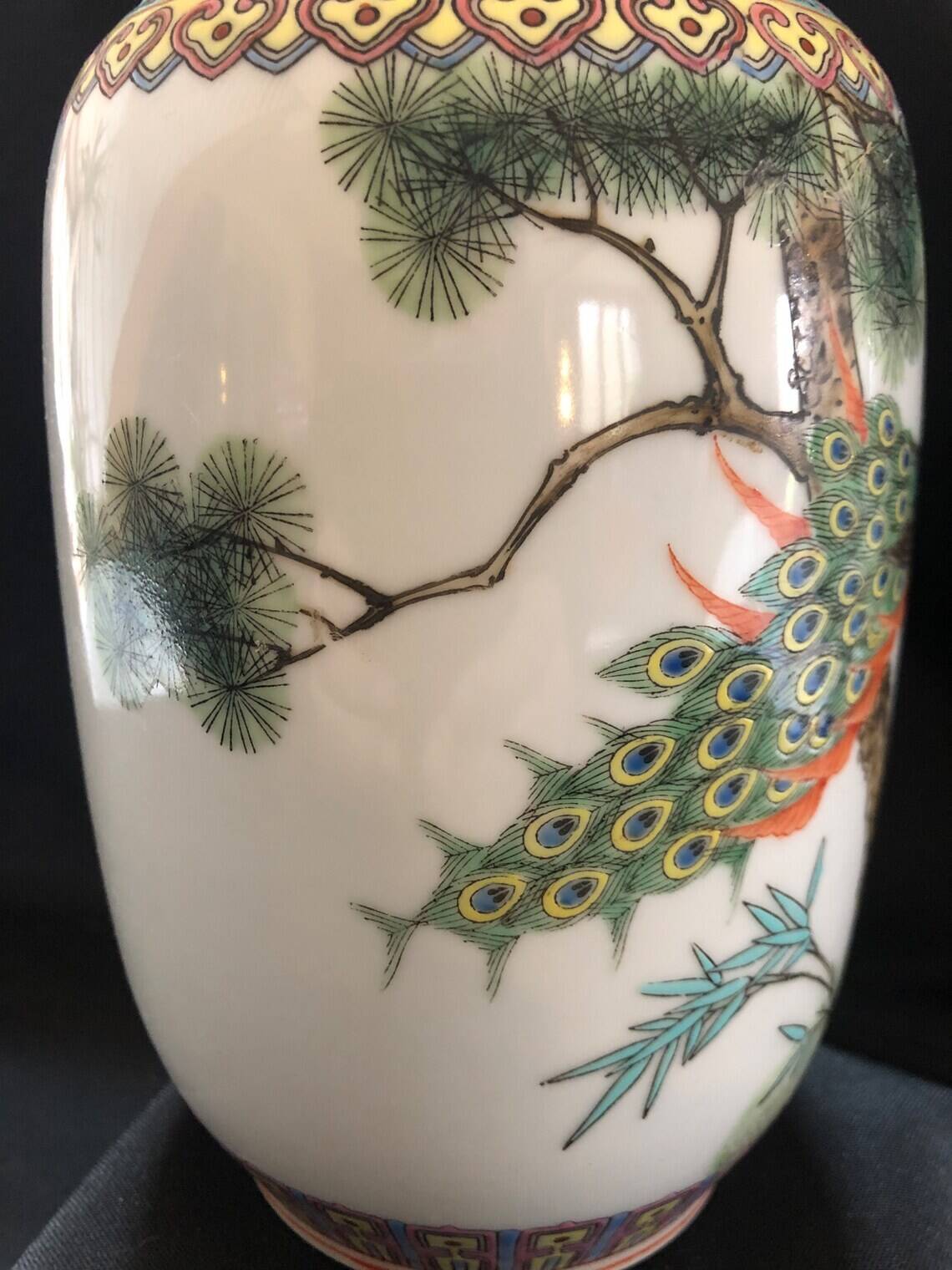 Chinese famille rose porcelain vase hand painted work 1970s