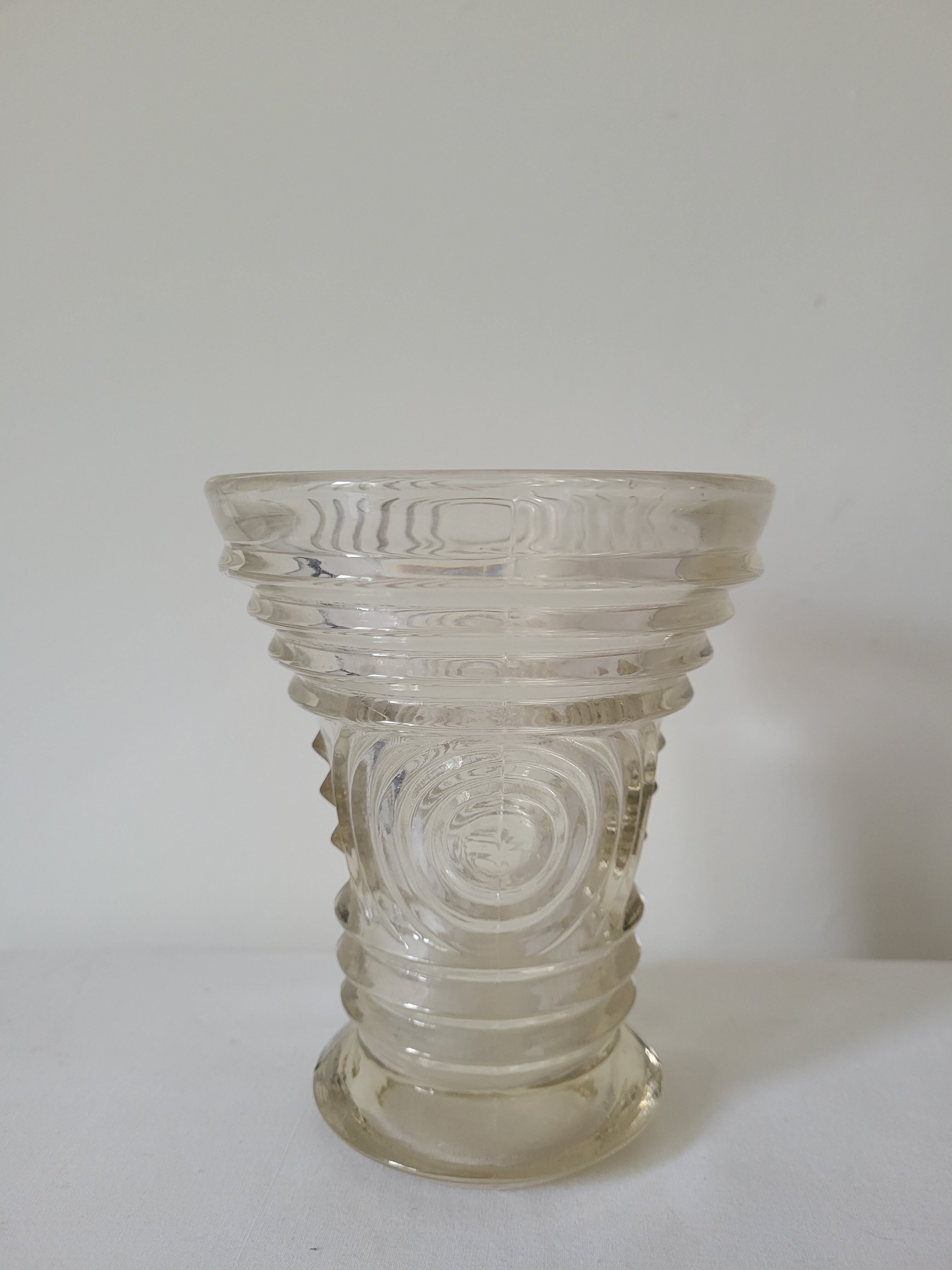 Vase Art deco molded glass