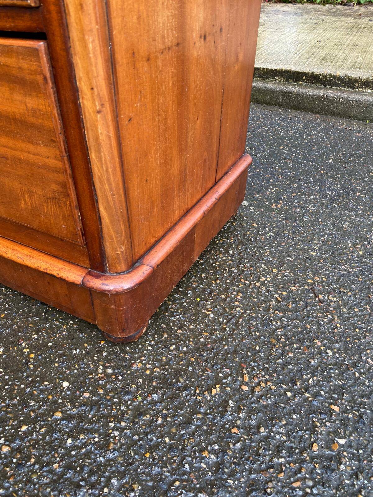 Victorian English commode in solid wood