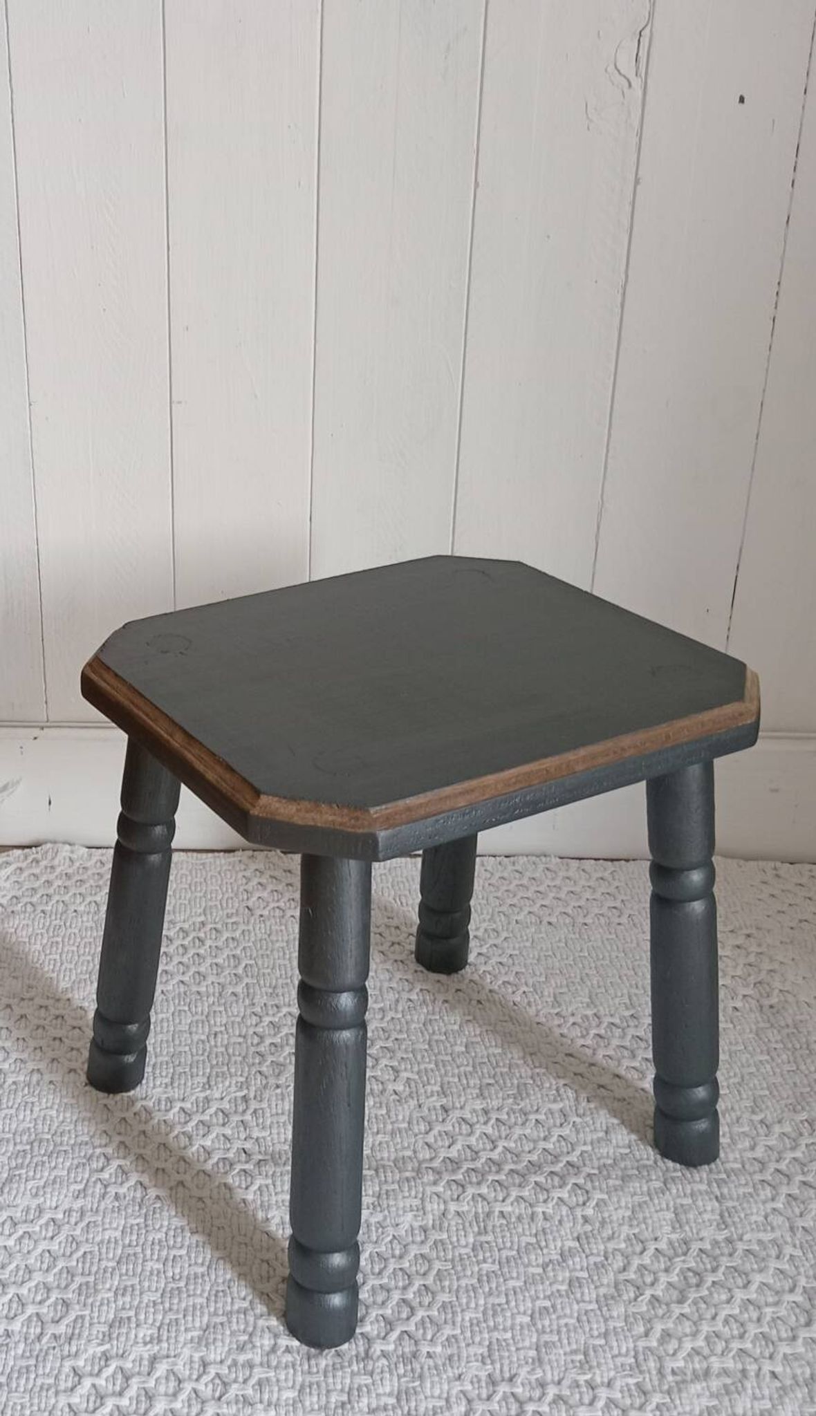 Stool / plant stand