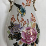 Vase in asian porcelain decorated with birds
