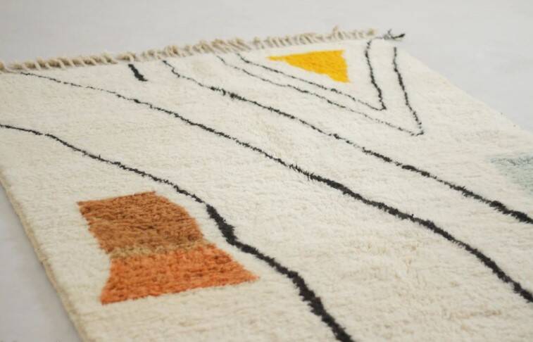 Beni Ouarain Berber rug, nomadic lines, 3*2m.