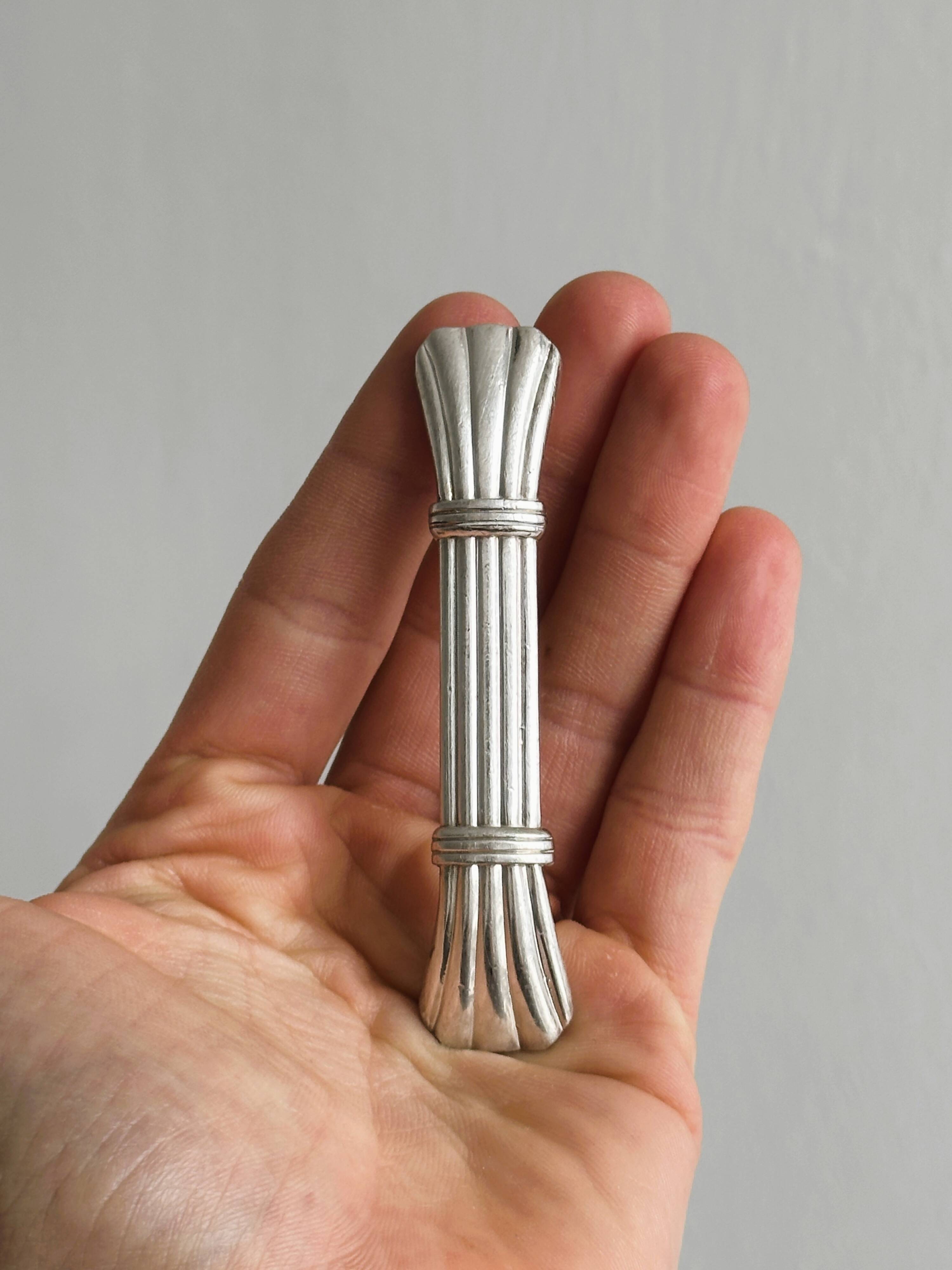 6 silver metal knife holders