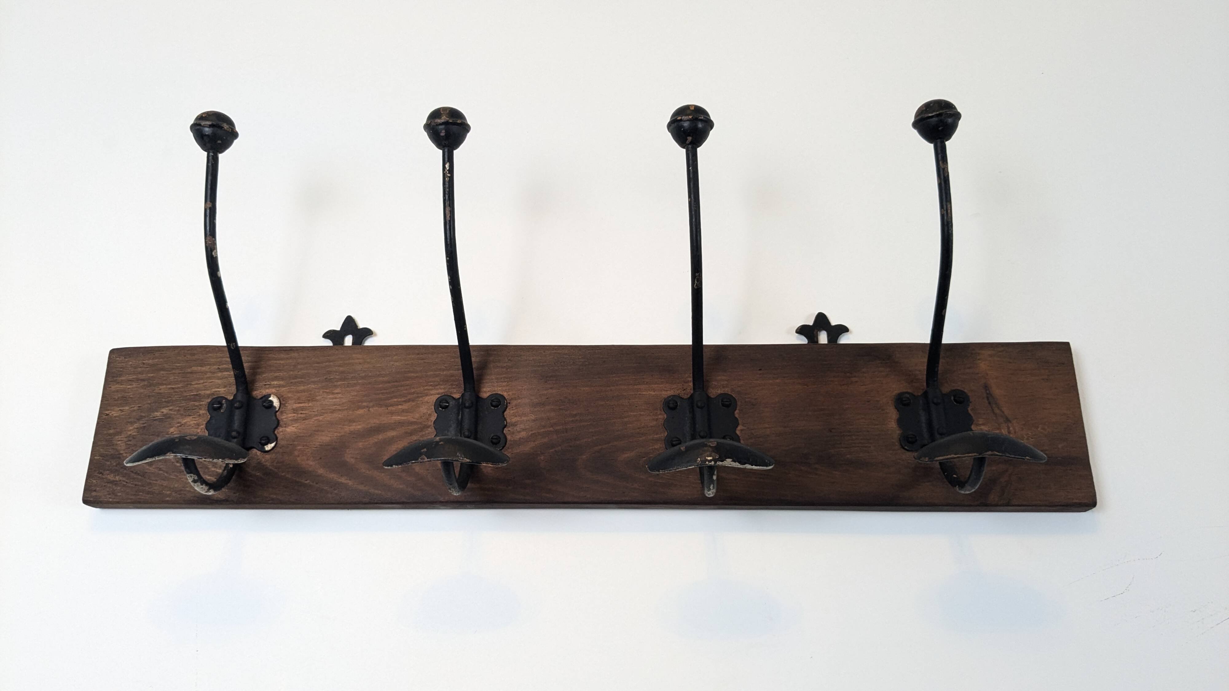 Patère 4 crochets en bois & fer – style industriel chic