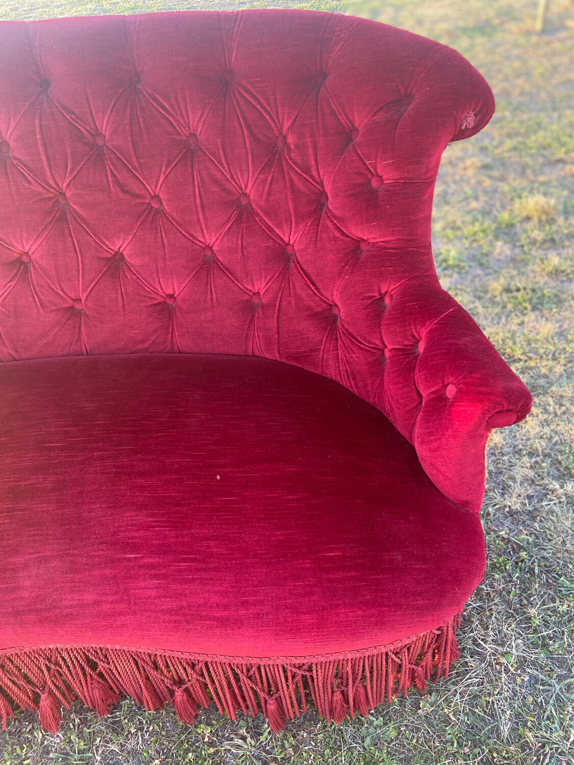 Small old Napoleon III toad sofa in red velvet
