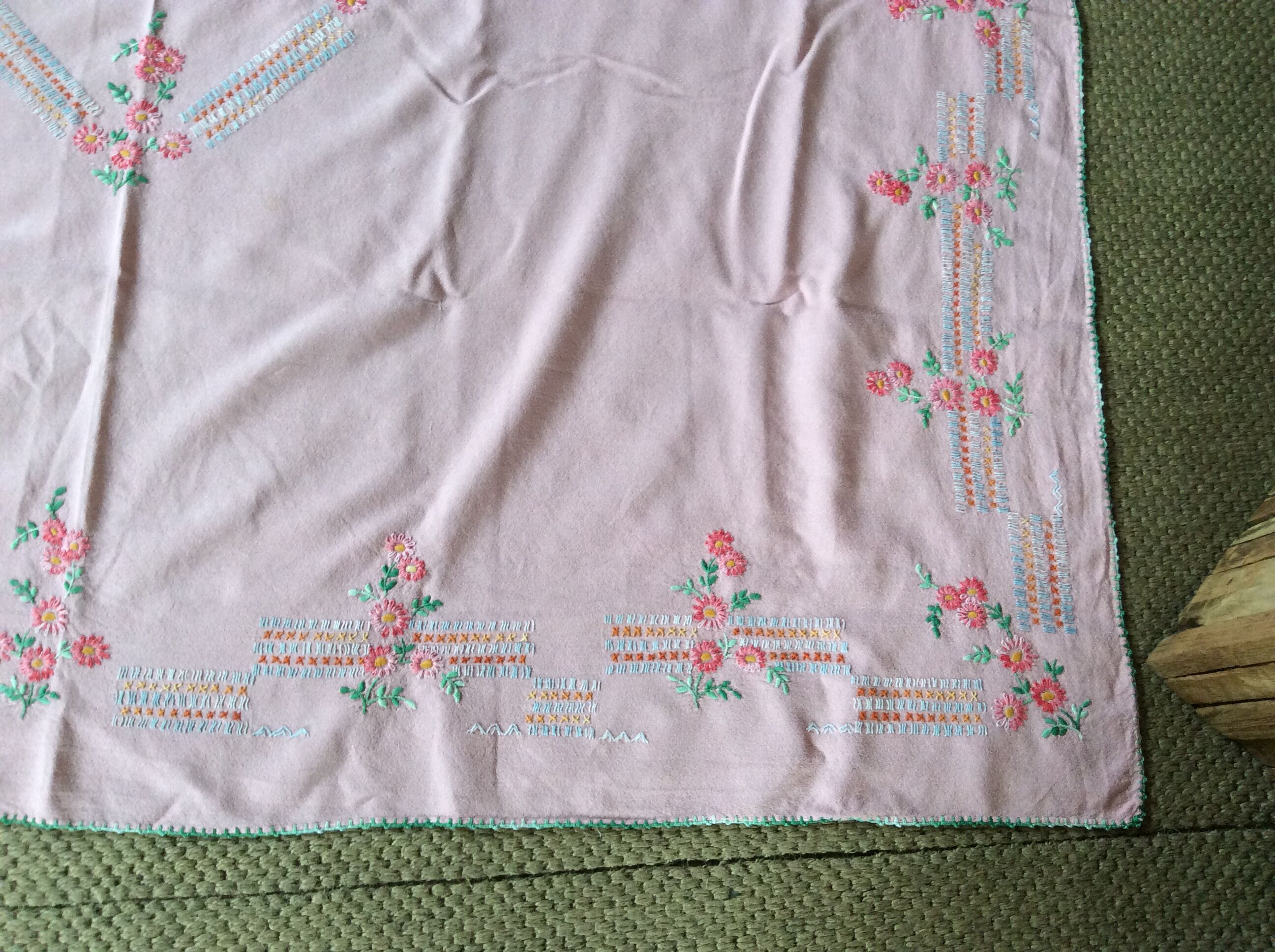 Embroidered tablecloth and 3 towels