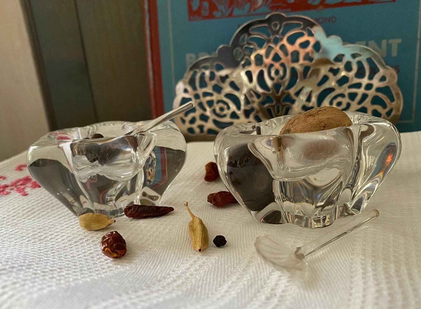 2 crystal salters and their crystal spoons "Daum France"