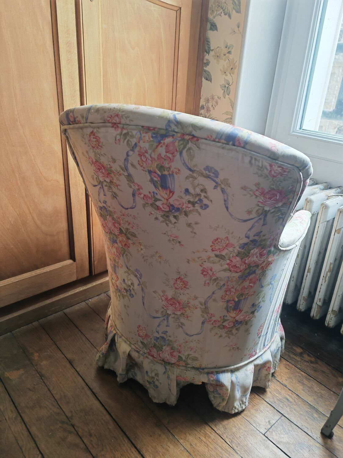 Small flowery armchair