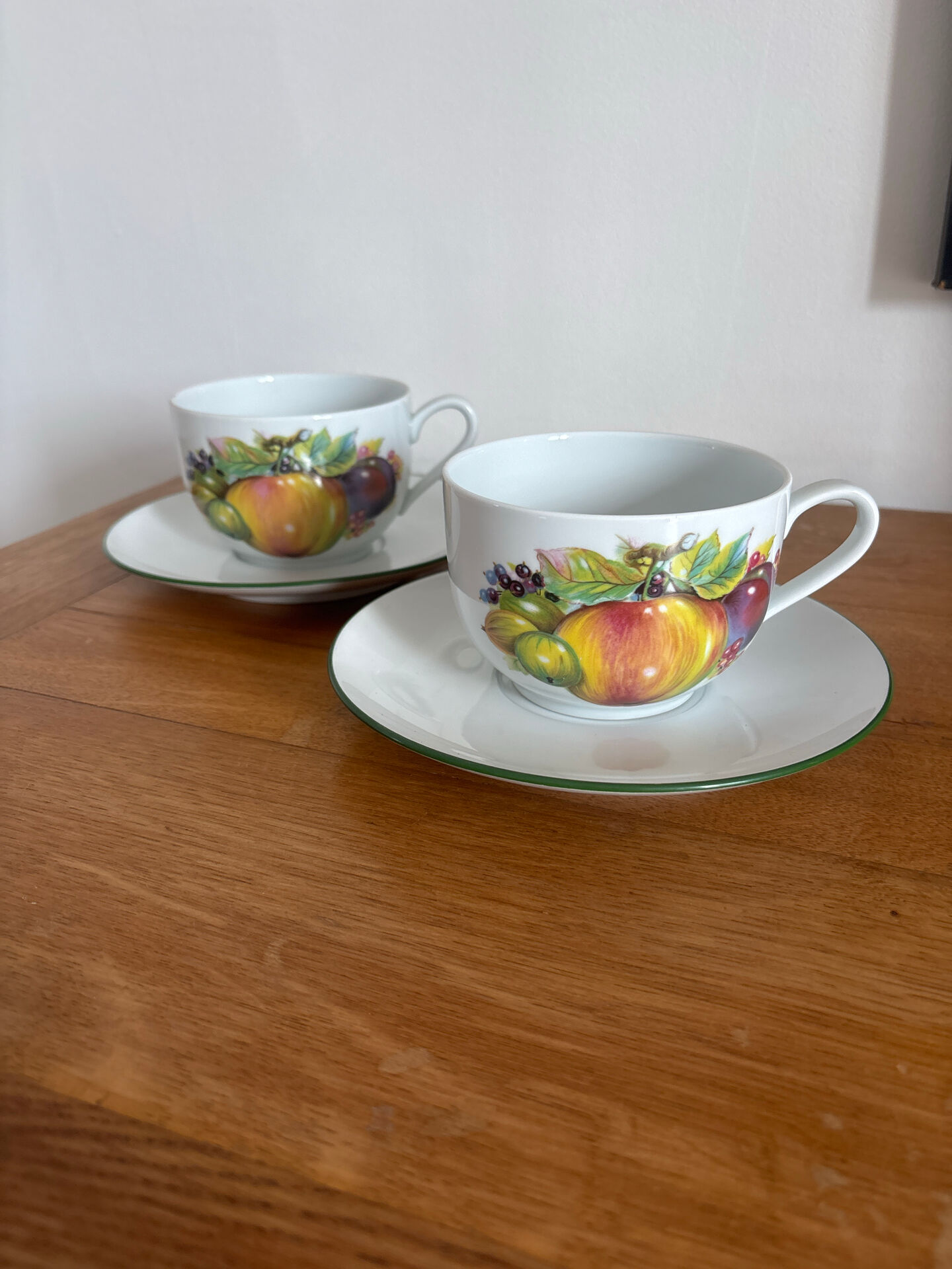 Tasses à déjeuner décor de fruits