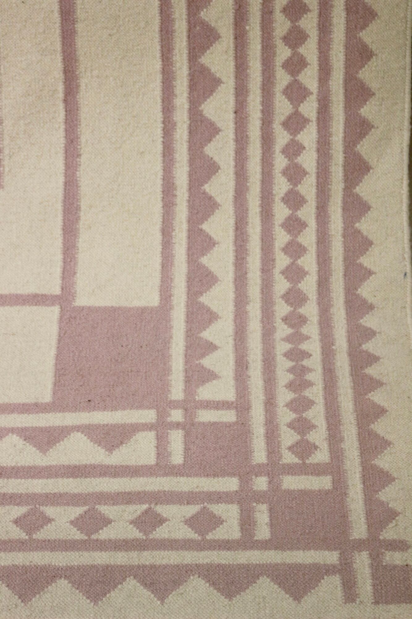Carpet geometric design pastel colors pink and off-white year 70/80.