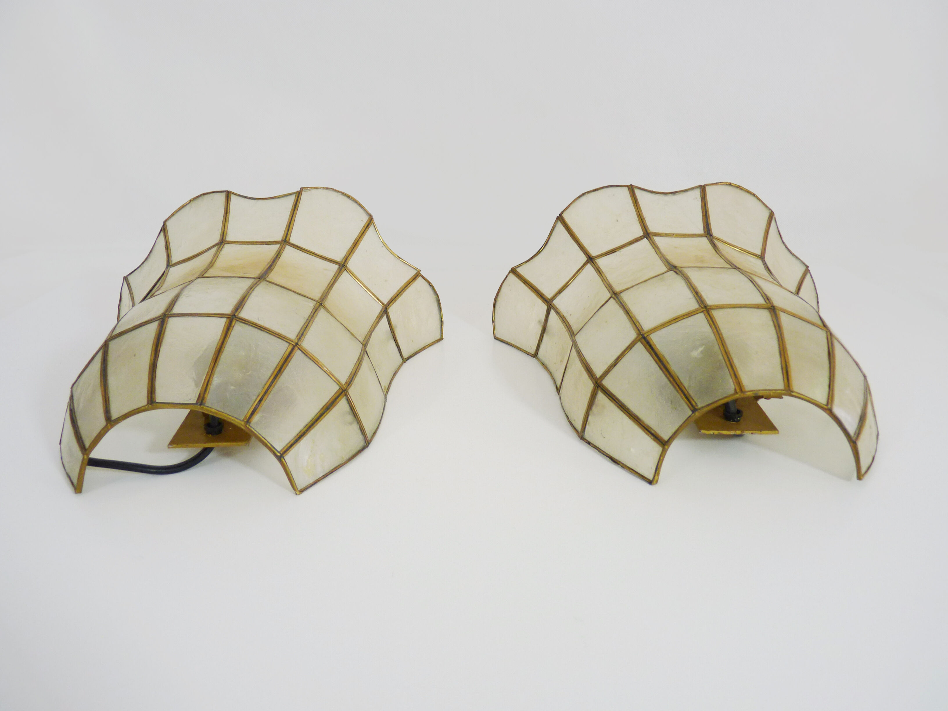 Pair of vintage wall lamps in mother-of-pearl and gilded brass 1970