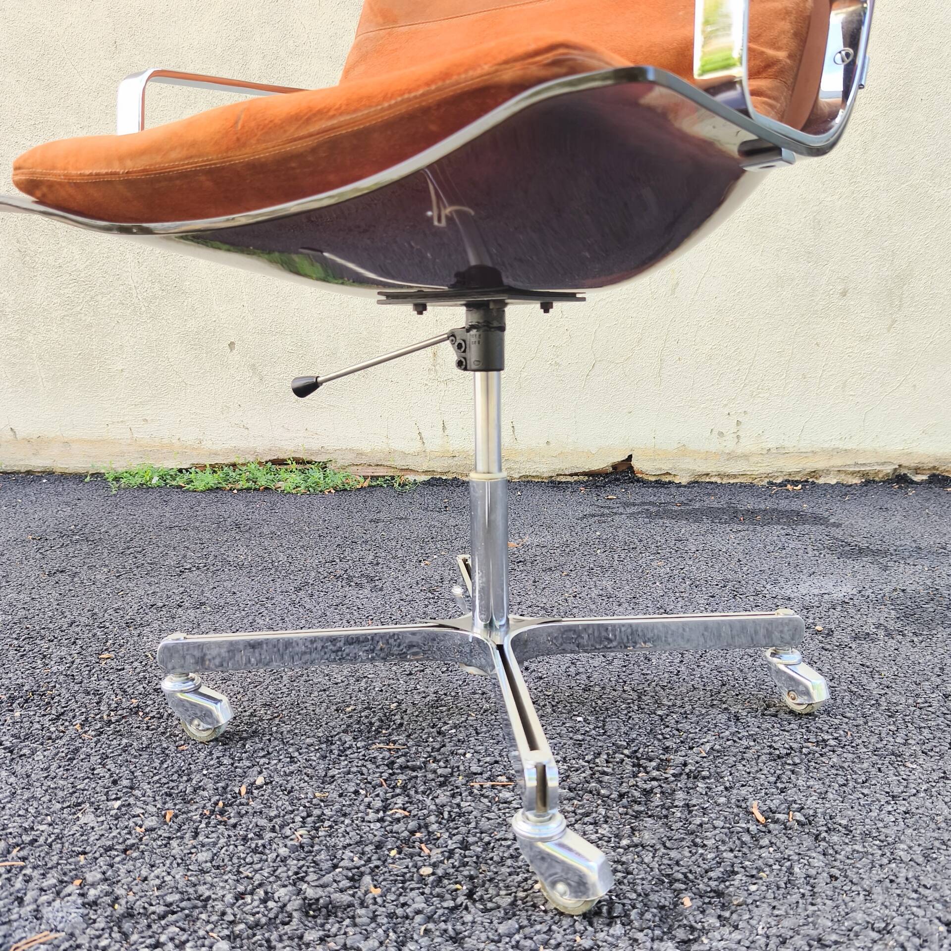 Fauteuil de bureau en plexiglas design Raphaël Raffel, 1970