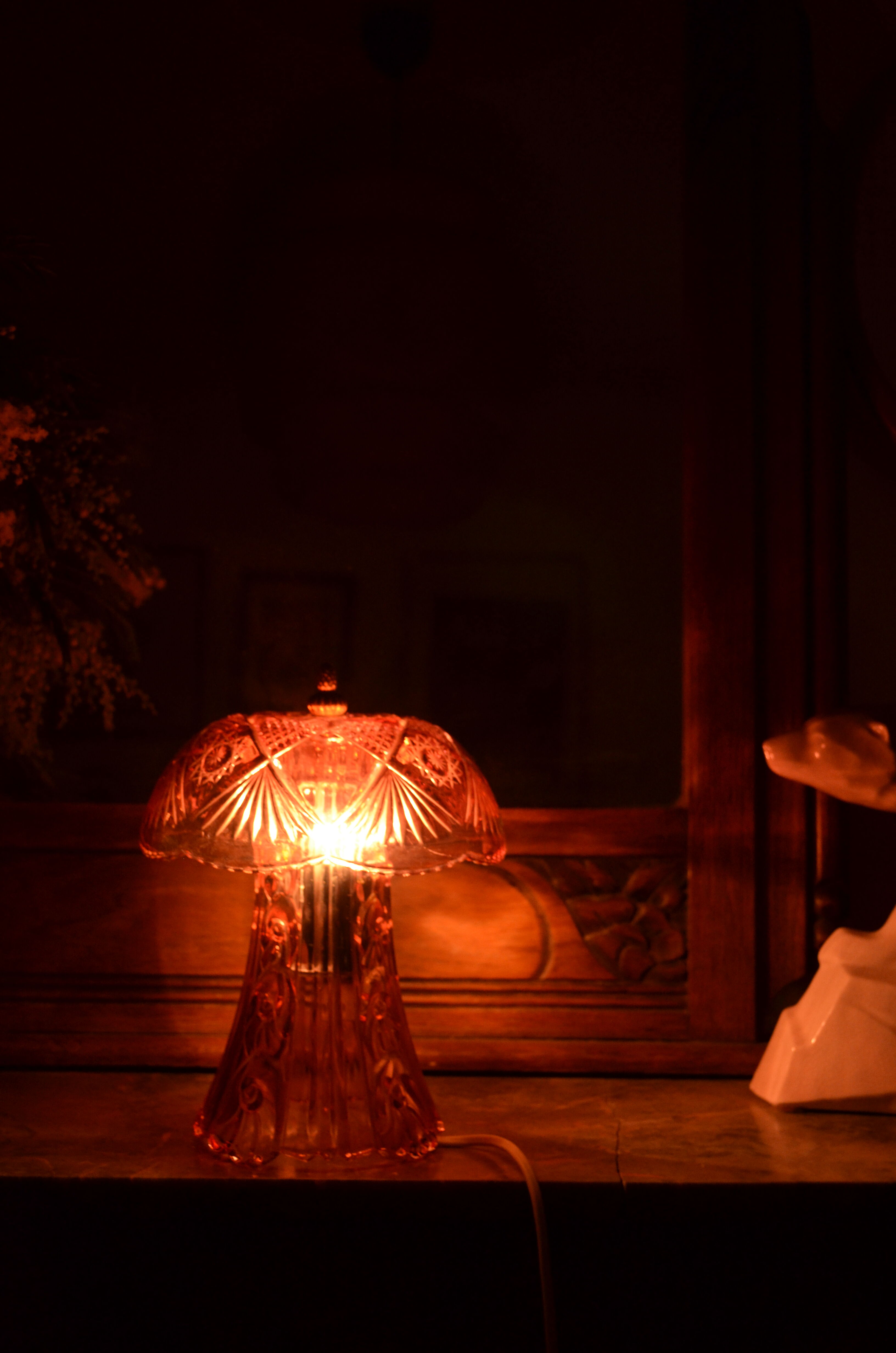 Mushroom lamp in rosaline