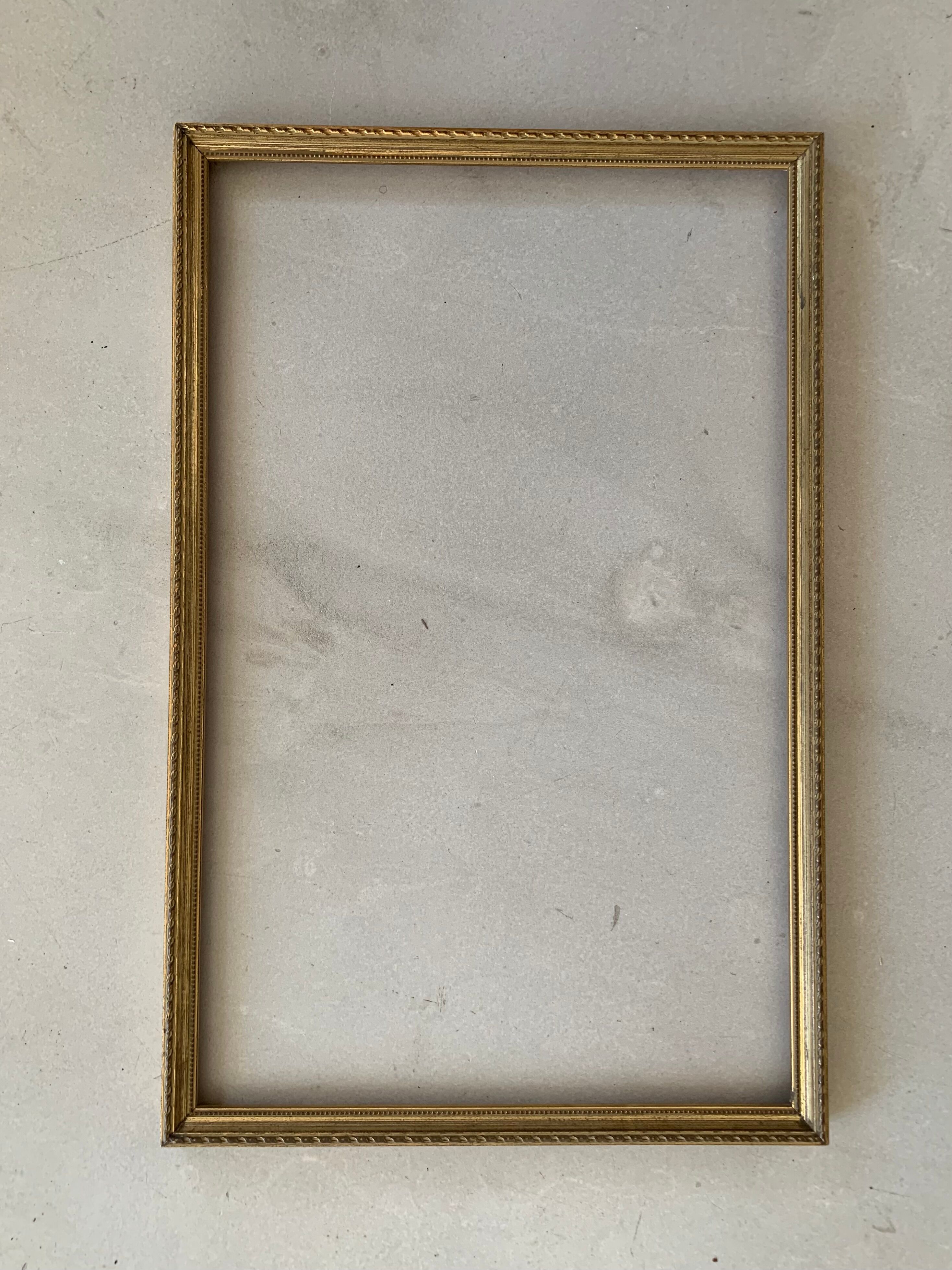 Old gold frame 27x42cm