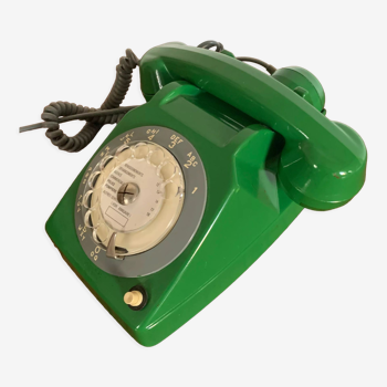 Vintage dial phone S63 green