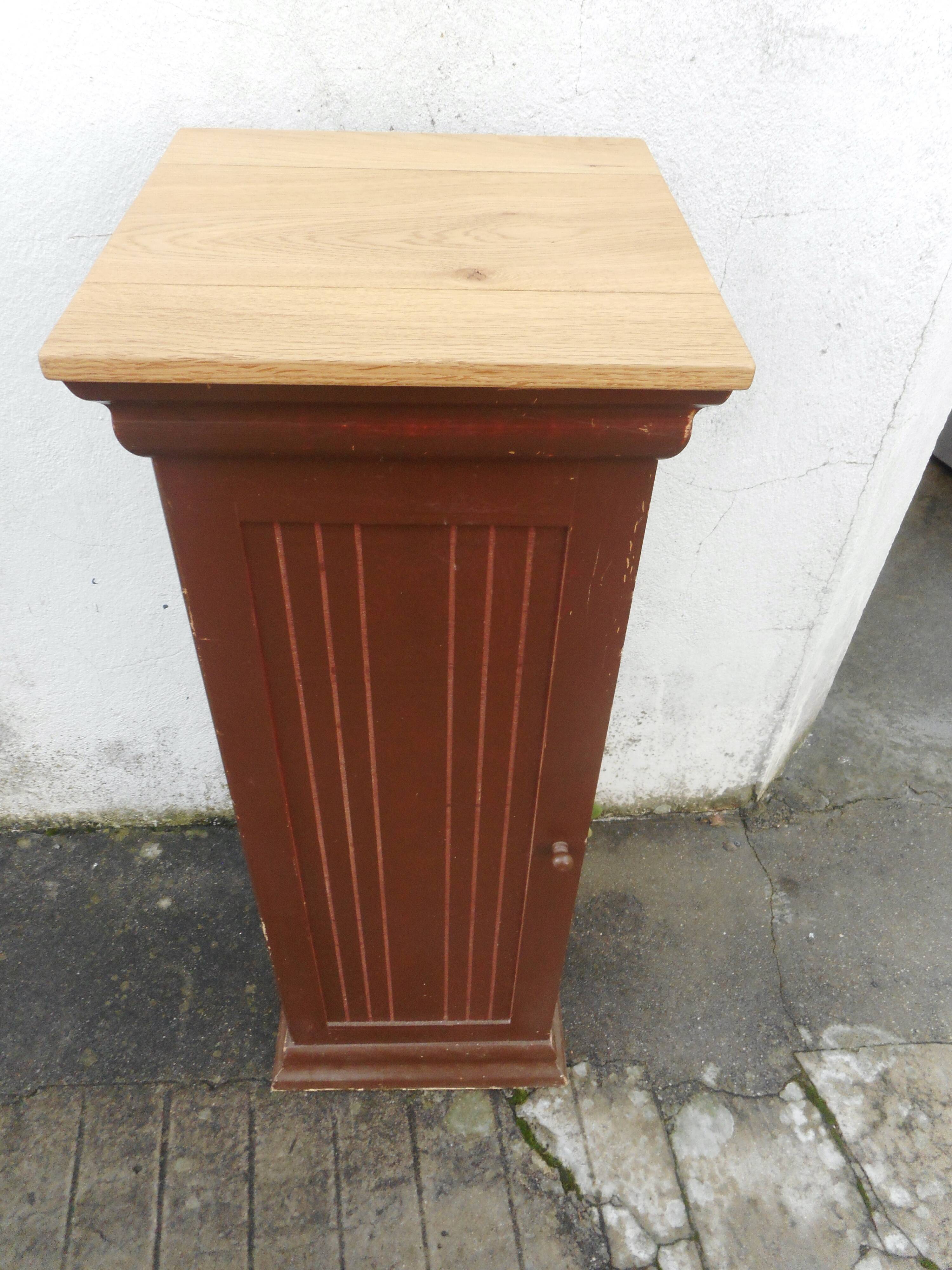 Side furniture, one door with shelves