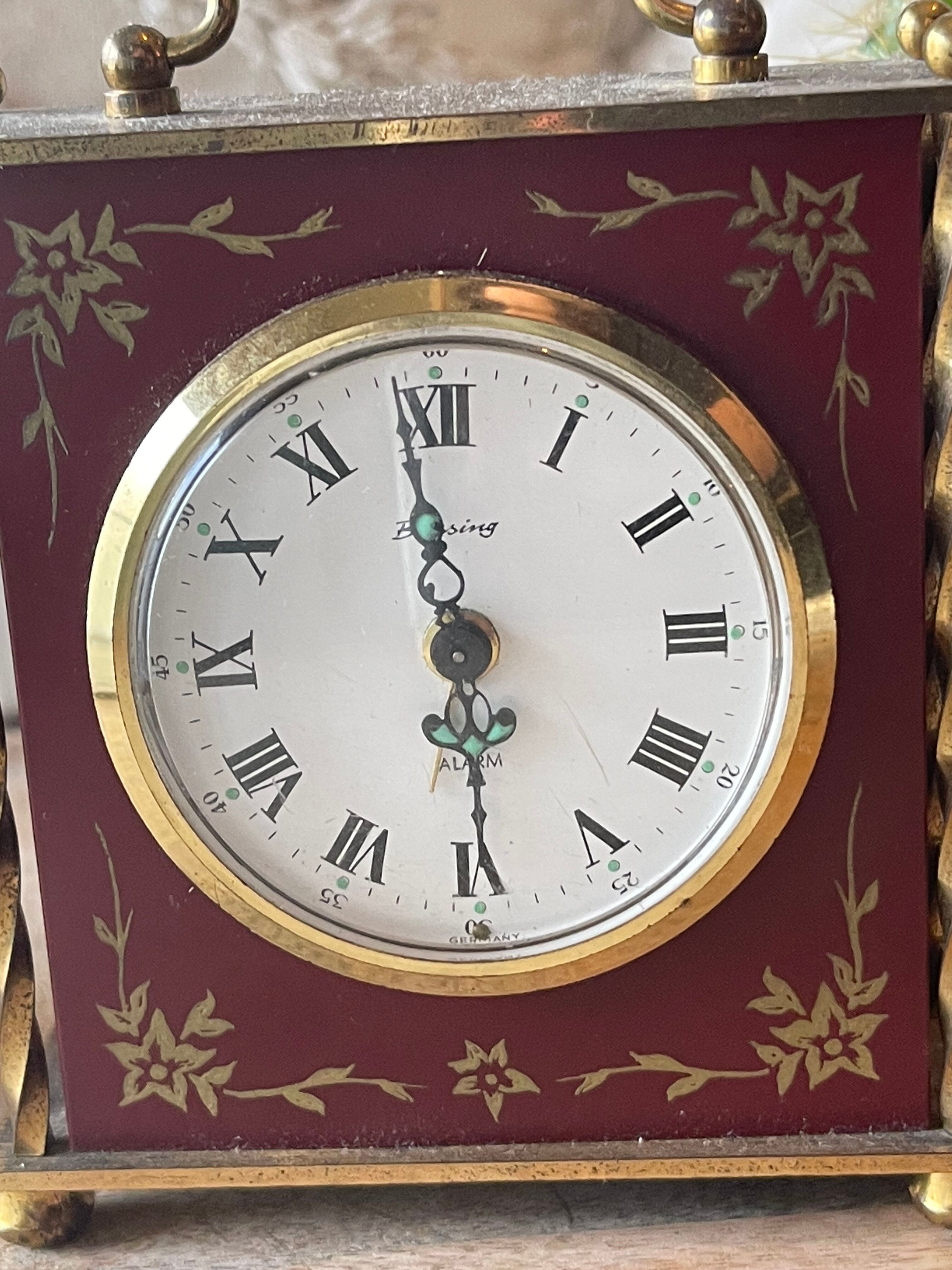 Old alarm clock to go back year 60 blessing west Germany in wood and metal