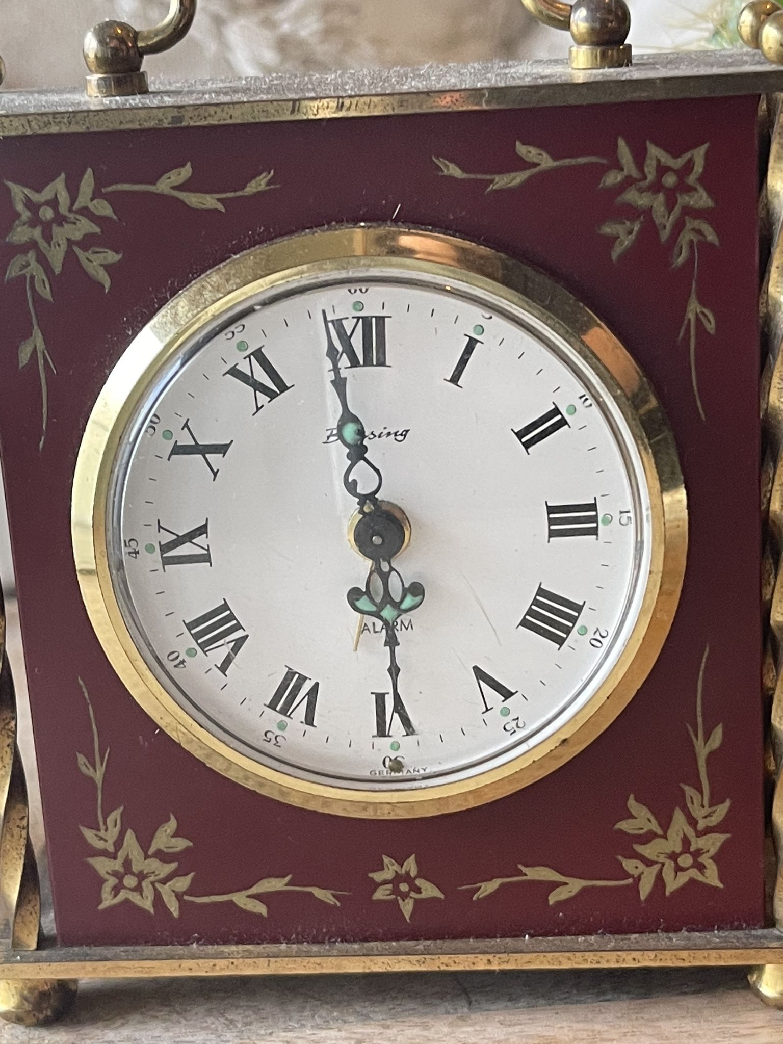 Old alarm clock to go back year 60 blessing west Germany in wood and metal