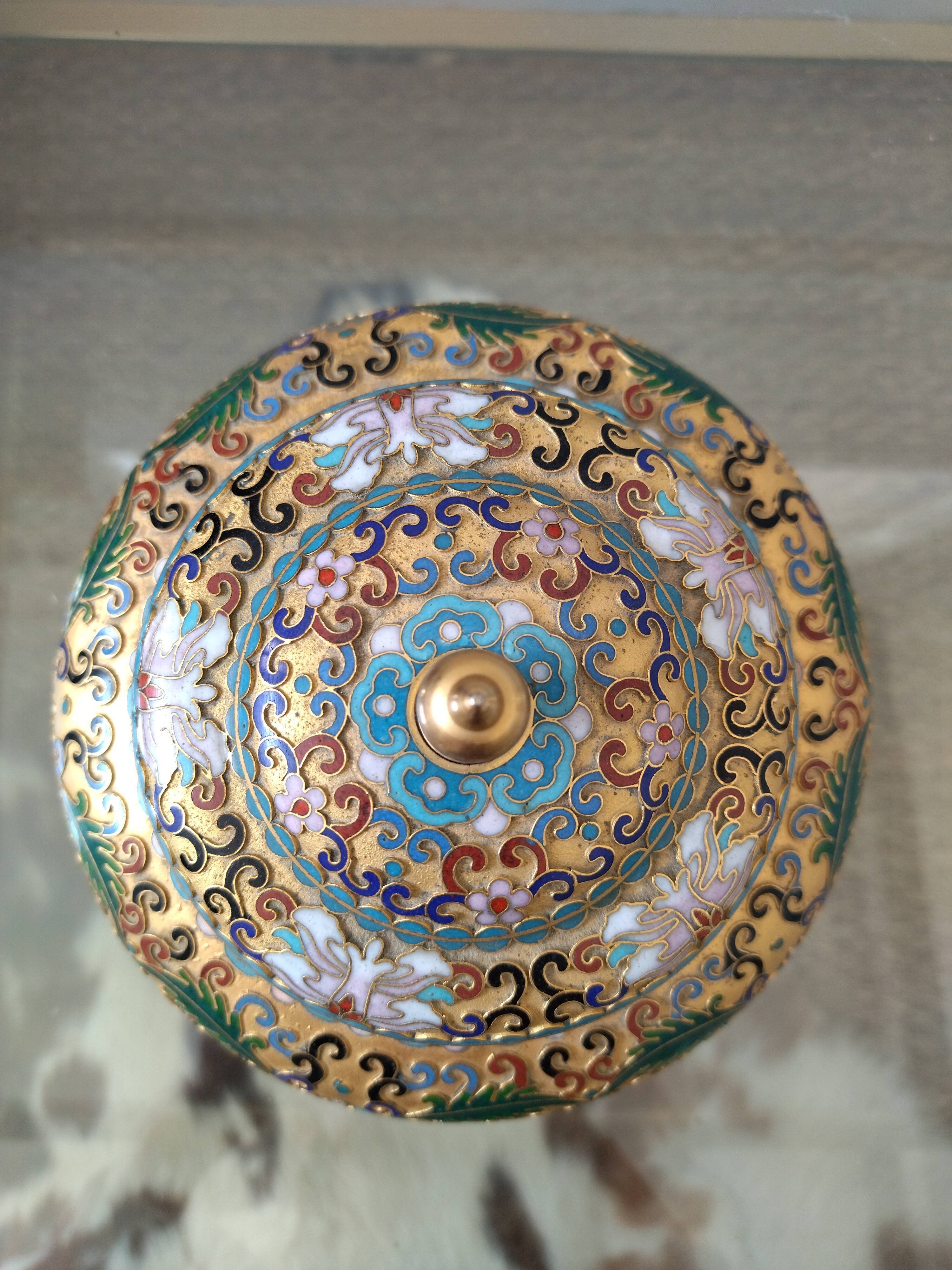 Box in partitioned enamels China