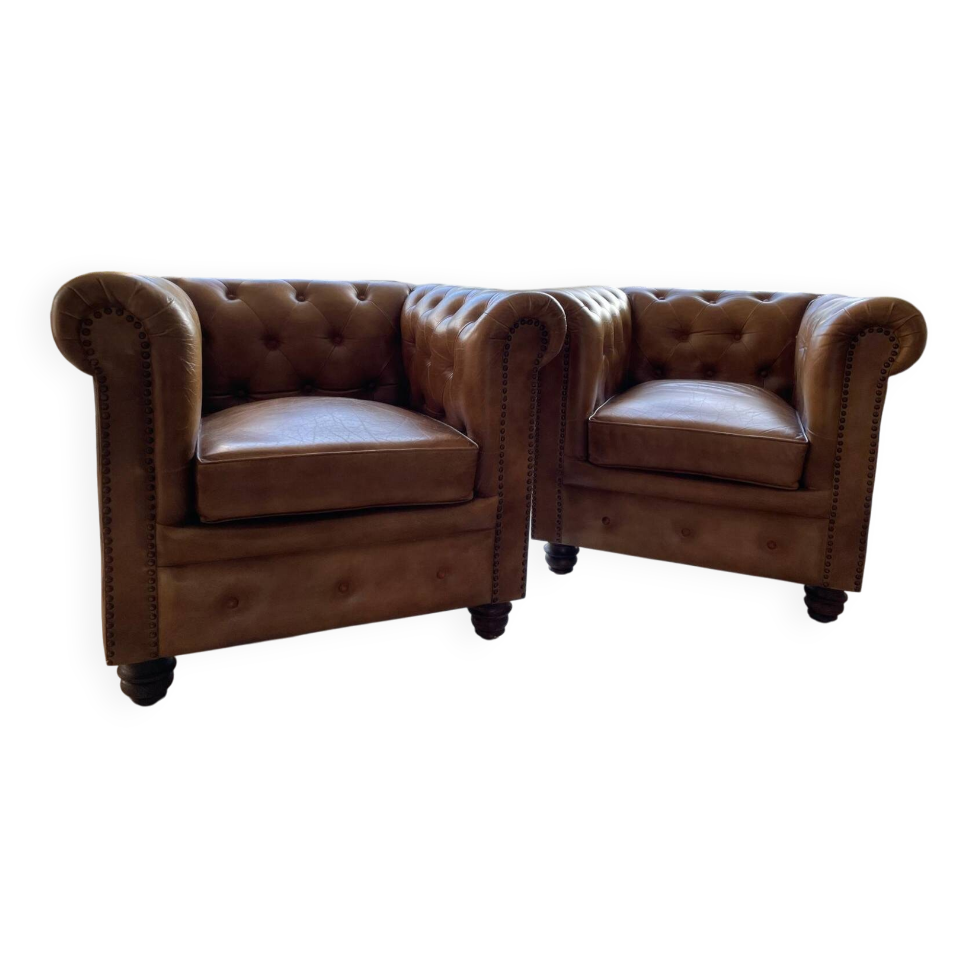 Fauteuils Chesterfield cuir marron vieilli - Style anglais chic, TBE