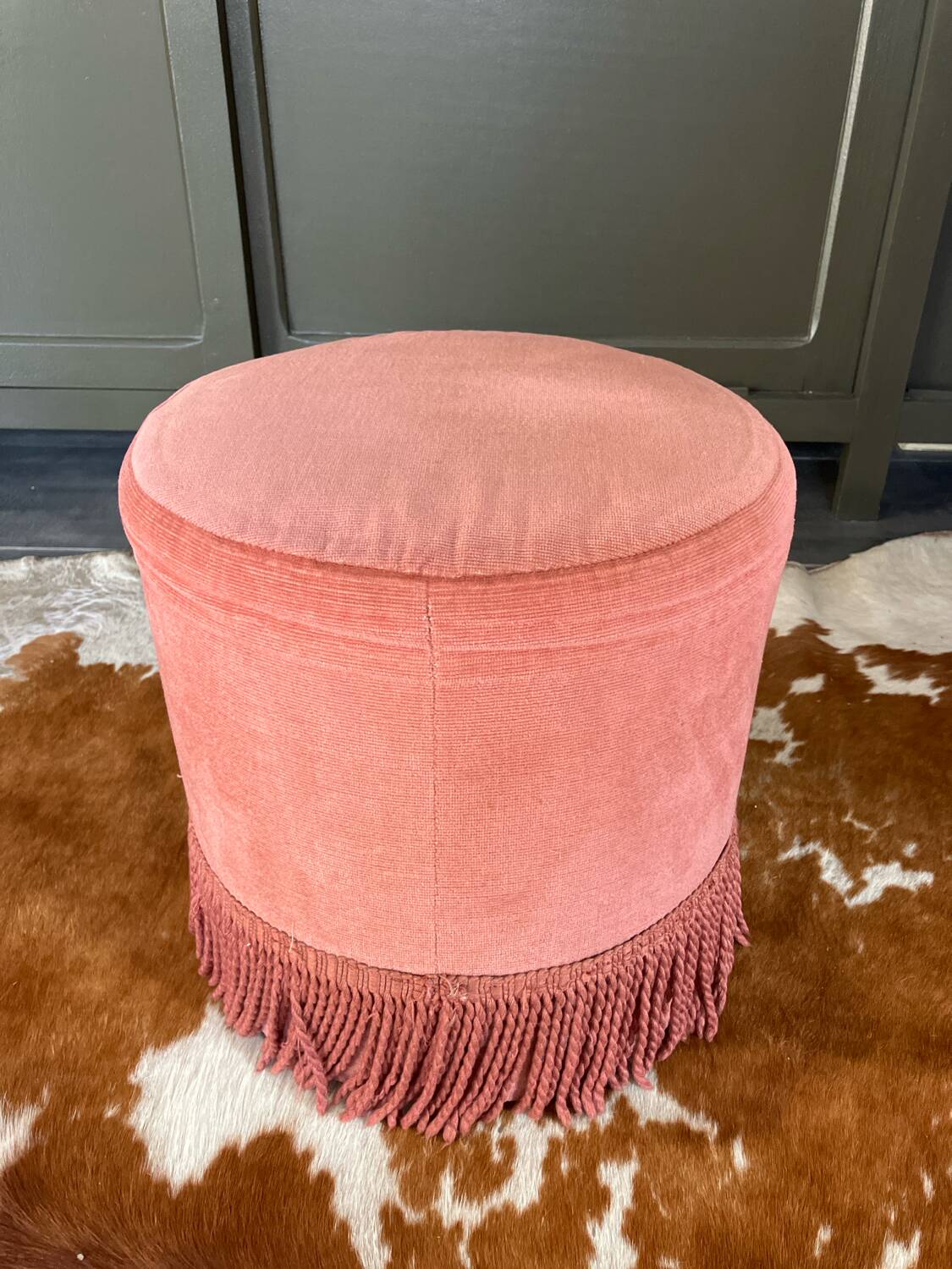 Pink velvet pouf