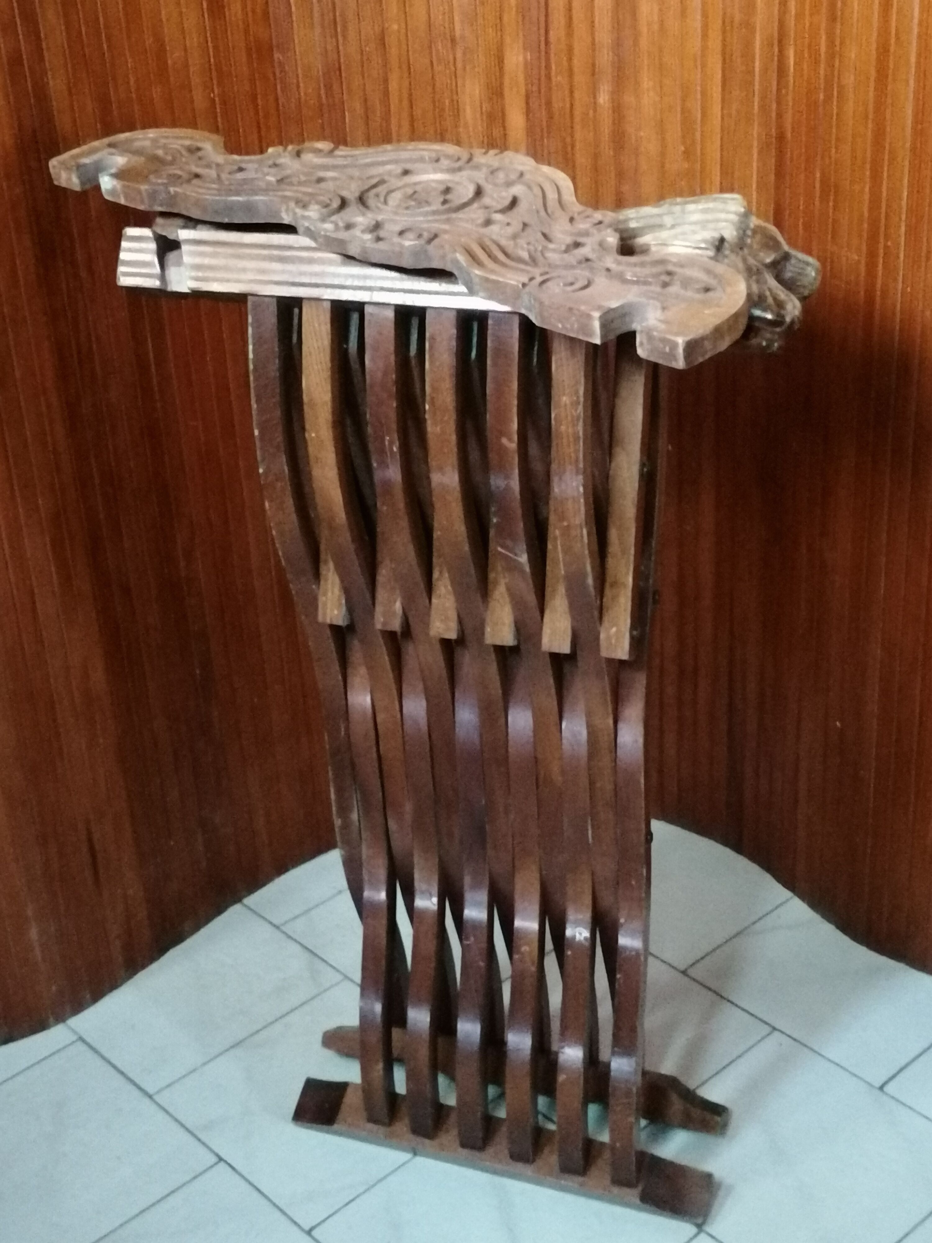 Curule or dagobert chair