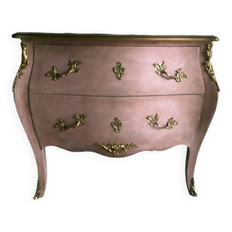 Commode Louis XV en bois massif rose patinée