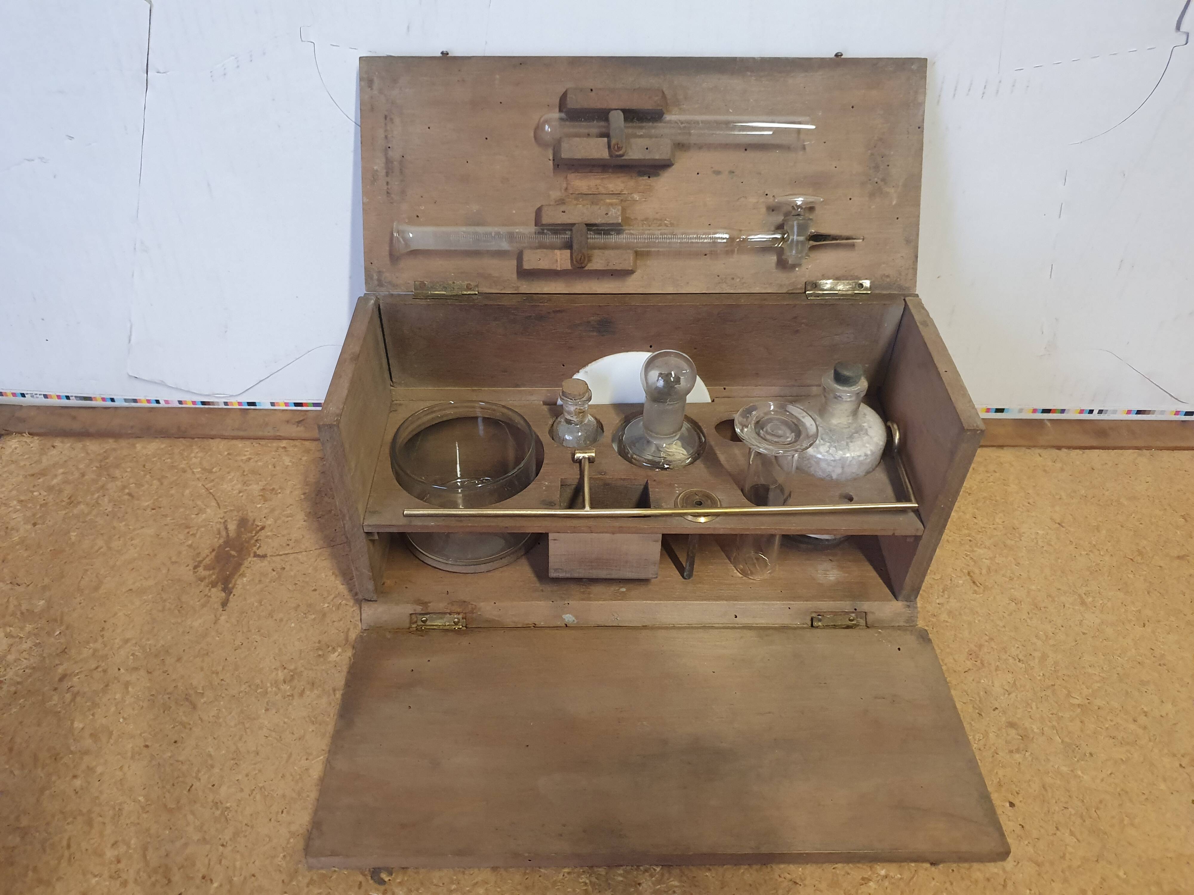 Chemist's box Maison Guérin in Algiers 1930s