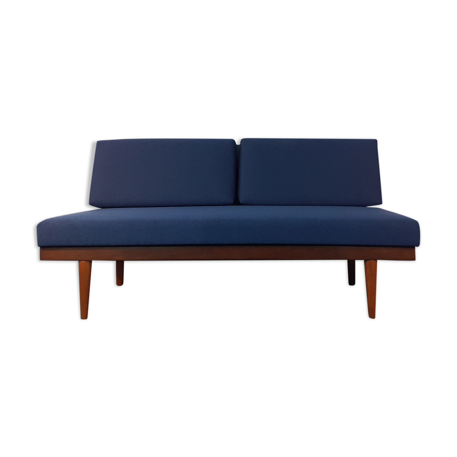 Norwegian daybed sofa by Ingmar Relling with tablet