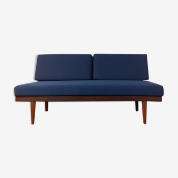 Norwegian daybed sofa by Ingmar Relling with tablet