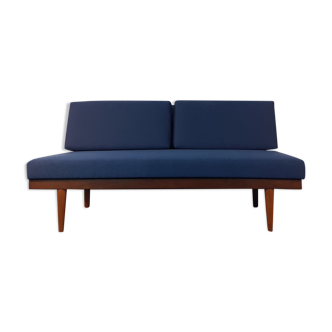 Norwegian daybed sofa by Ingmar Relling with tablet