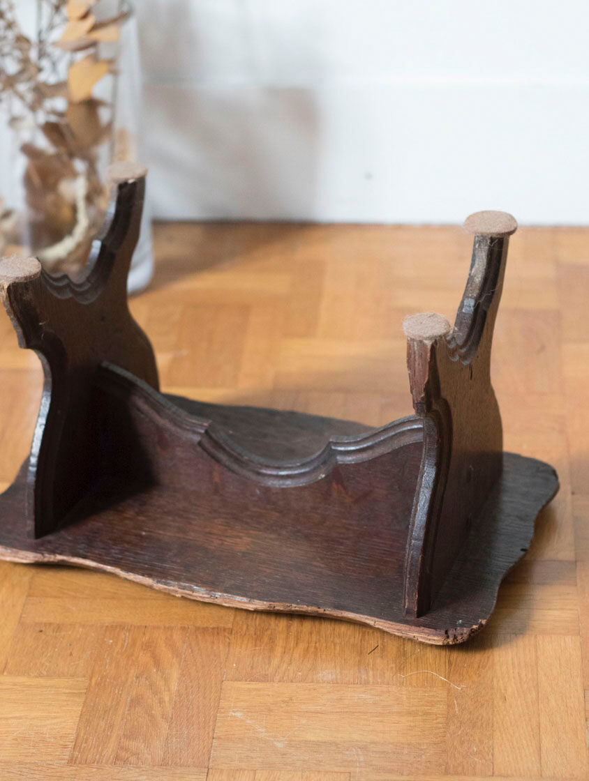 Walking stool feet in solid oak