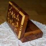 Boîte en olivier avec marqueterie