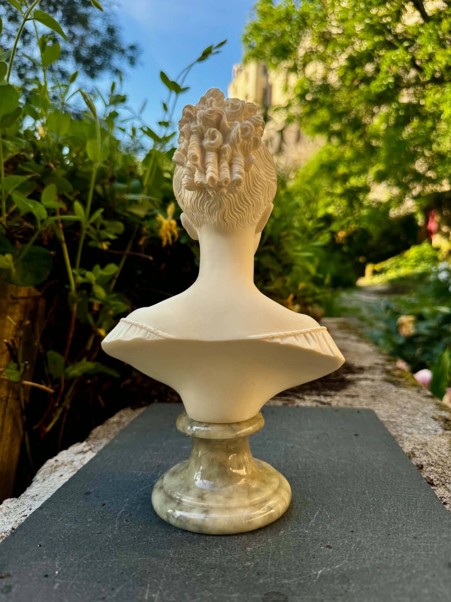 Buste de Manon Lescaut signé Arnaldo Giannelli