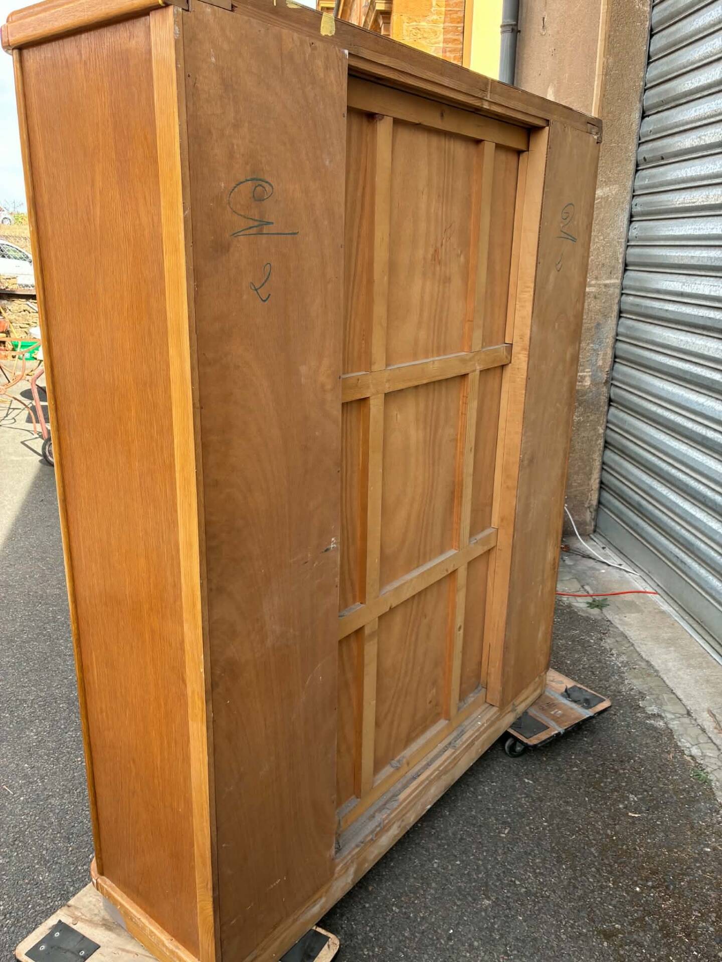 Armoire à étagères