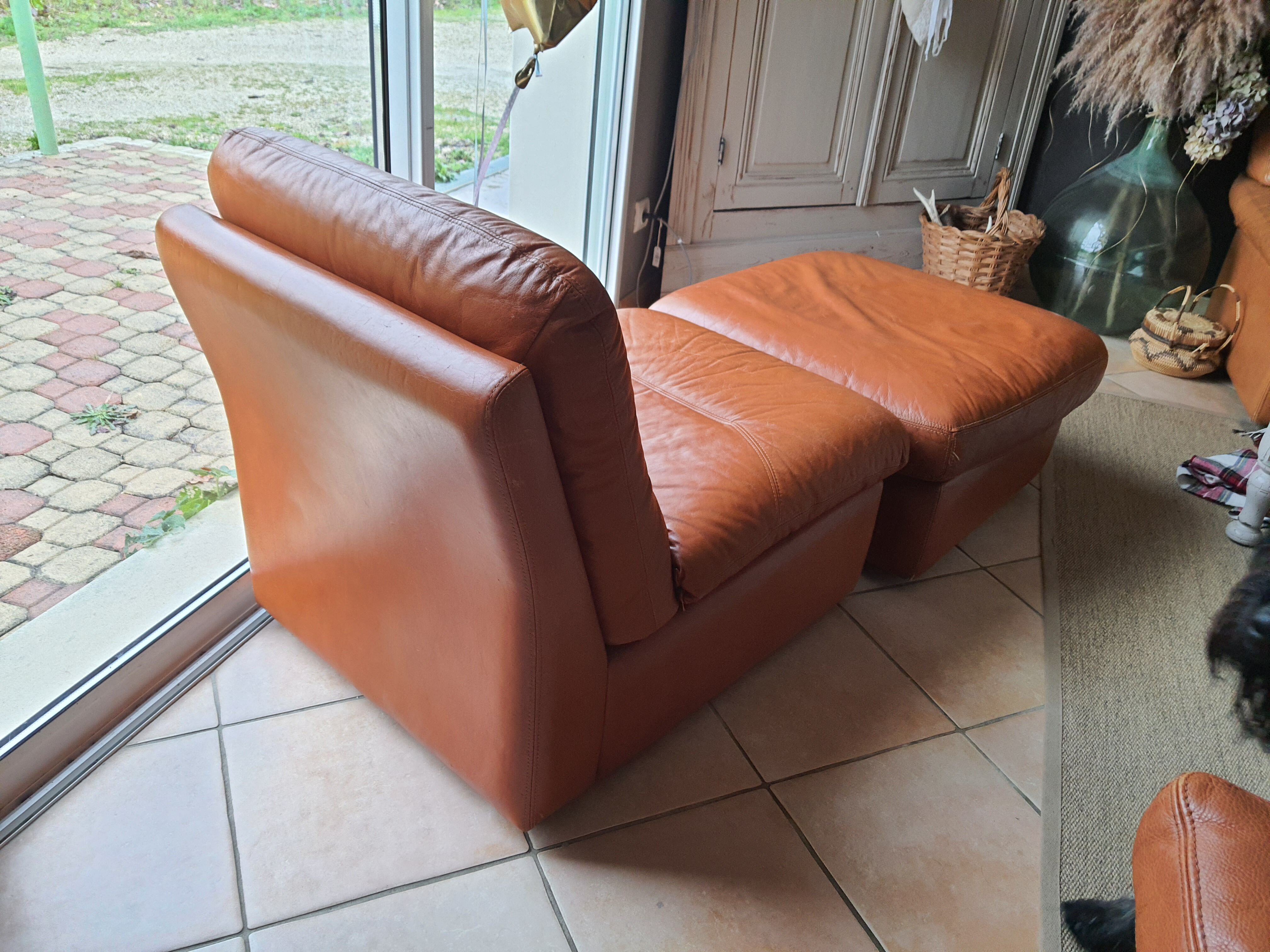 Heater and its vintage footrest rock bobois