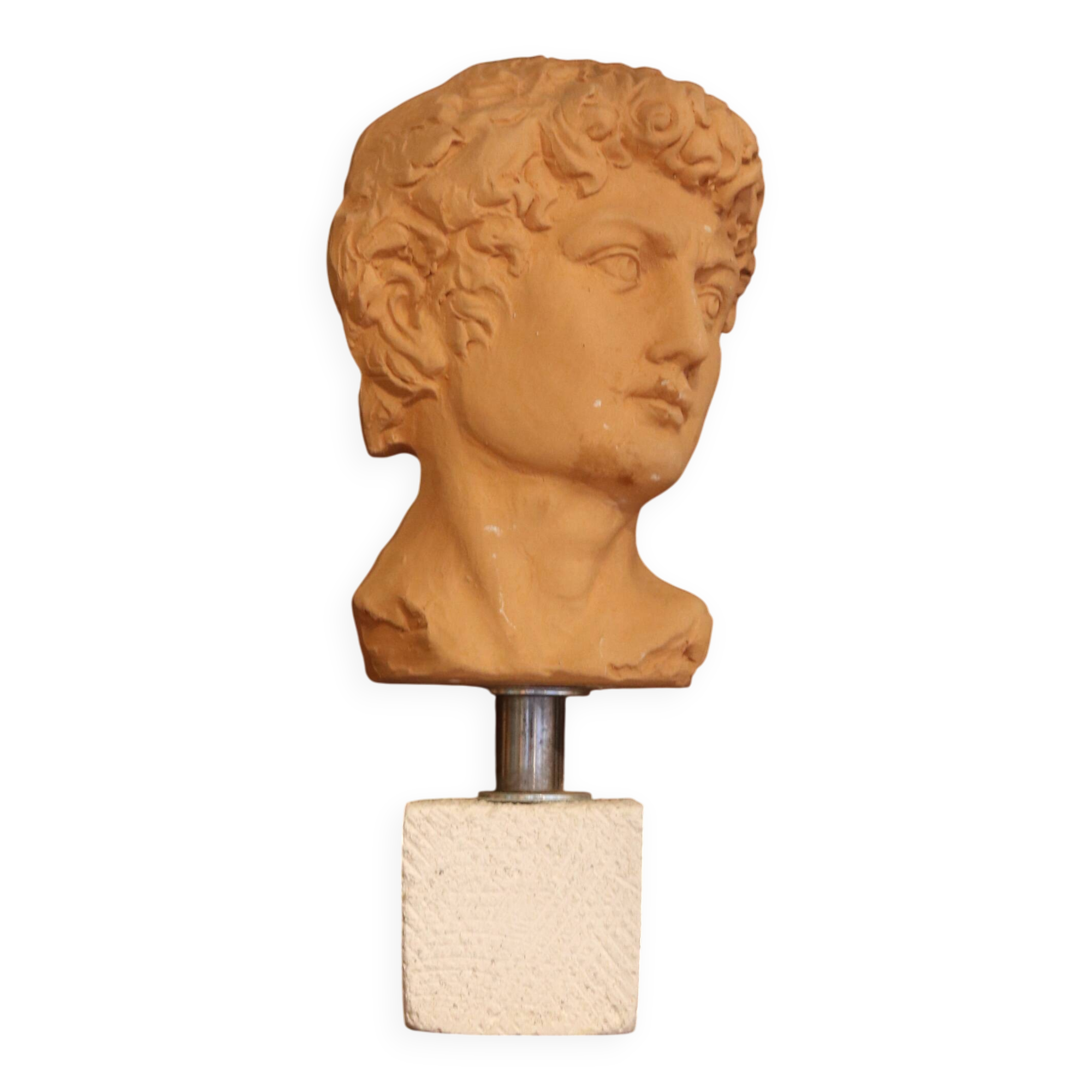Tête d’Apollon en terre cuite sculptée à la main