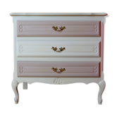 Dresser to the pastel colors and soft