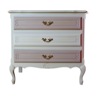 Dresser to the pastel colors and soft