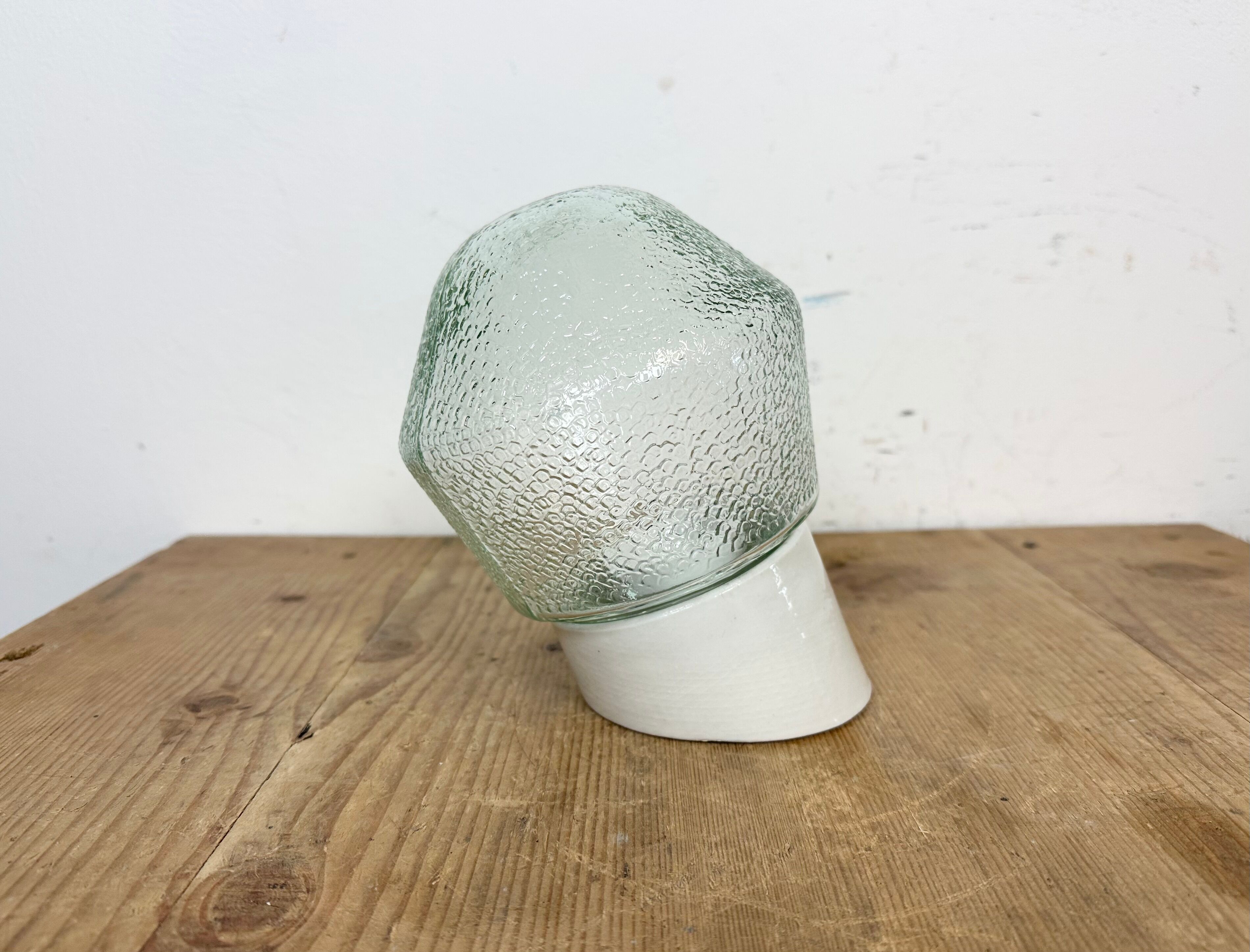 Applique murale en porcelaine blanche vintage, années 1970