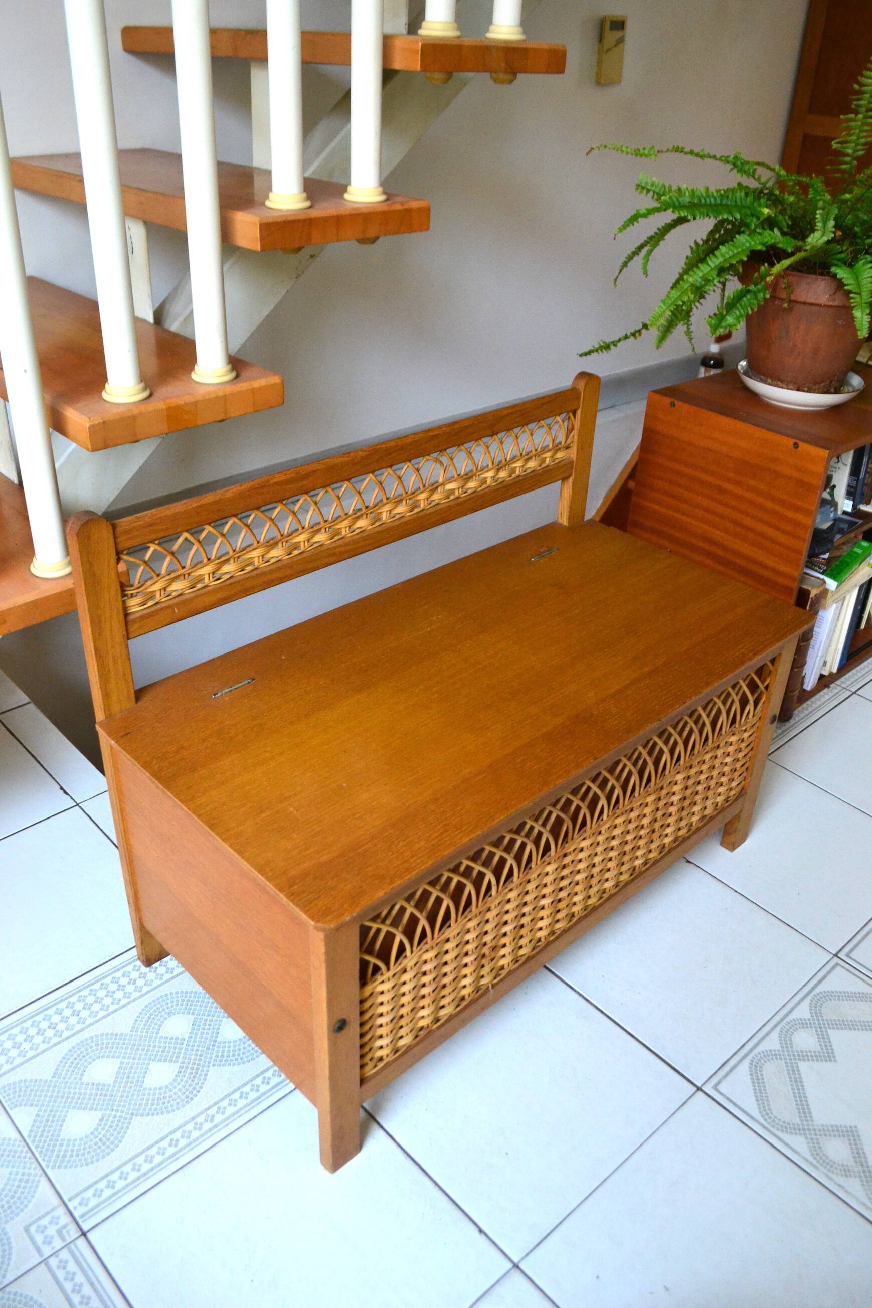 Wood and rattan bank bench from the 60s/70s.
