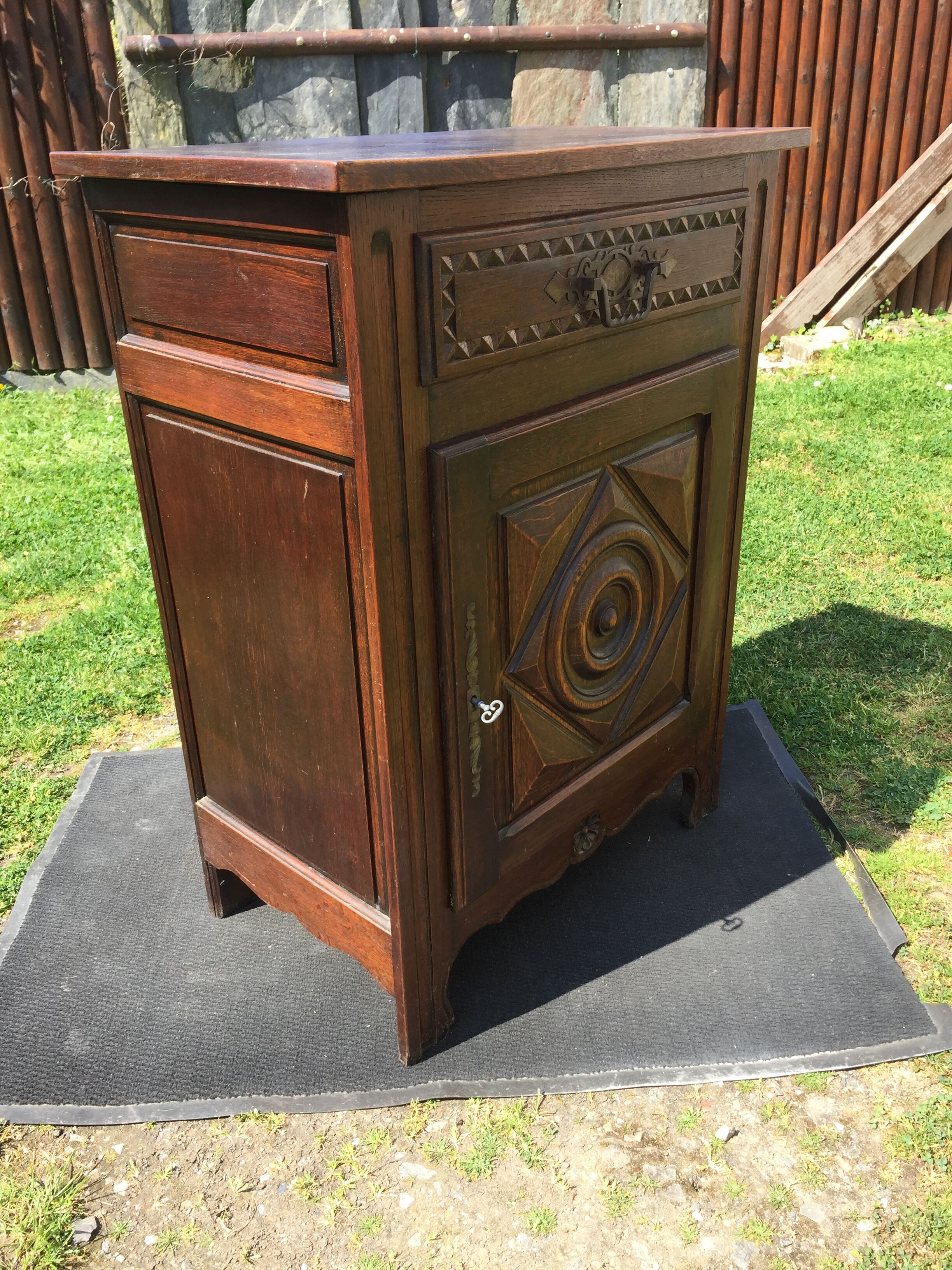Buffet neo Louis XIII in oak with 1 door and 1 drawer.