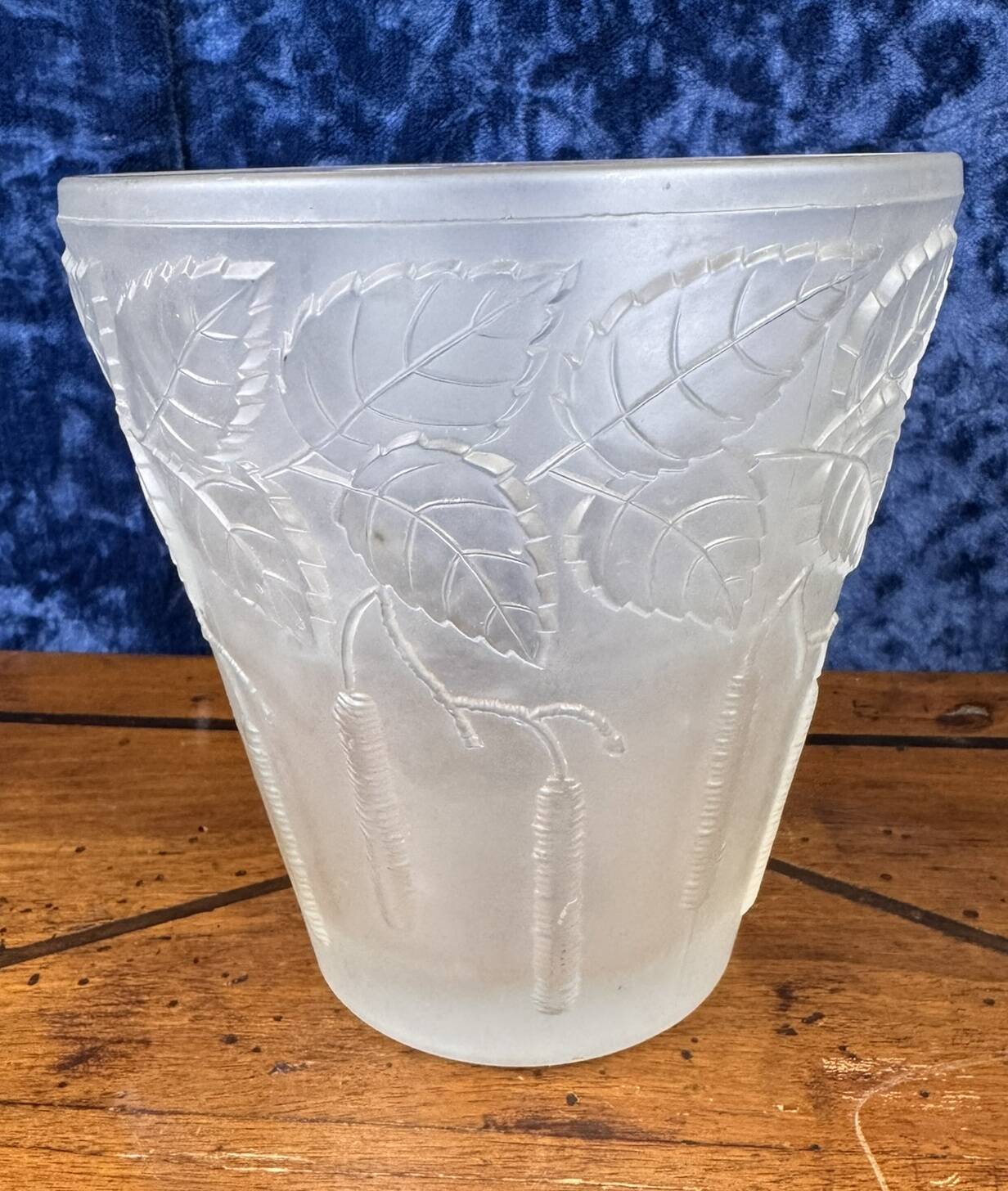 Superb Art Nouveau vase in frosted molded pressed glass with foliage decorations