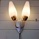 Applique murale double vintage en laiton et opaline blanche, années 1950-60