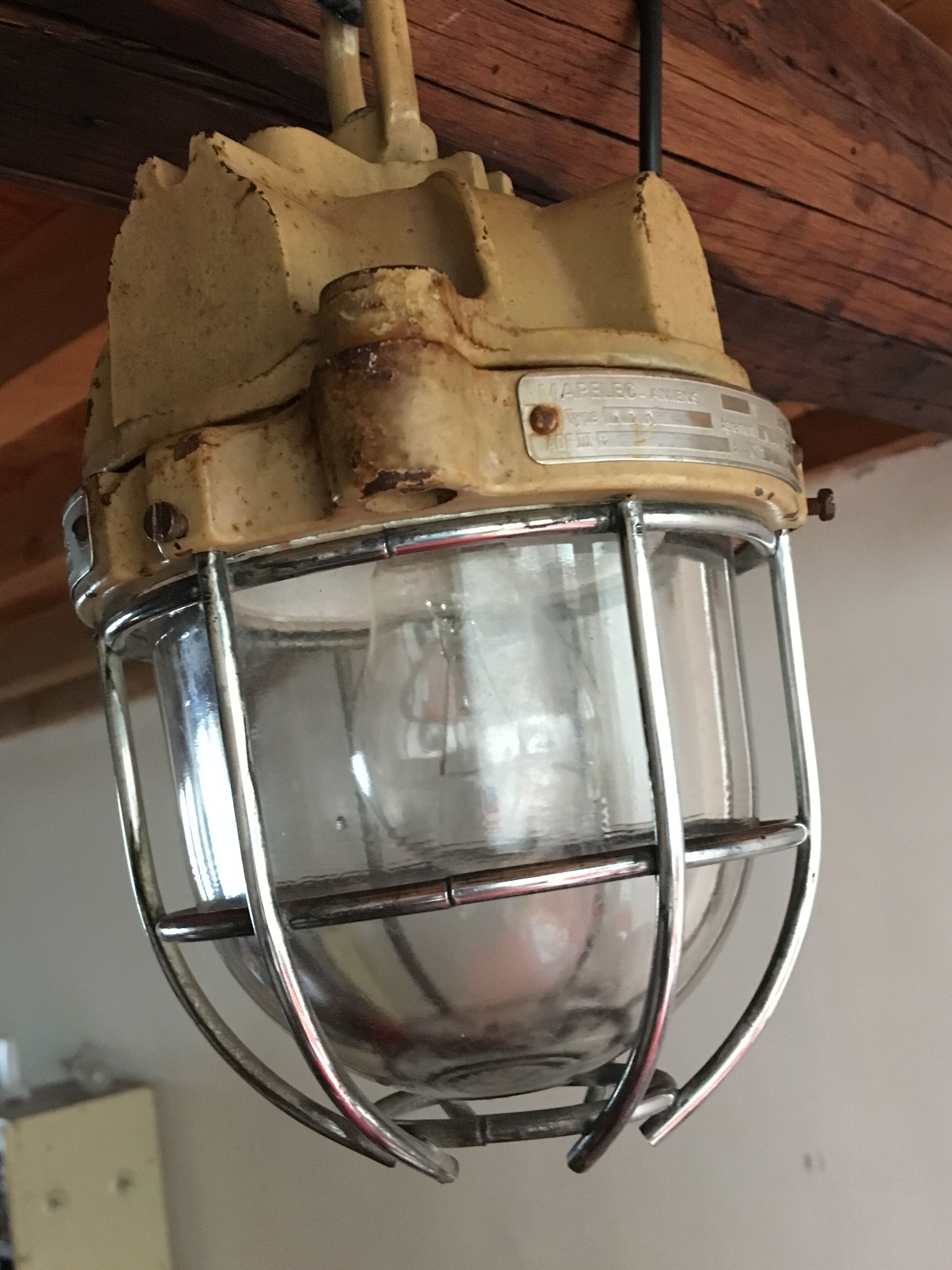 Suspension industrial explosion mapelec