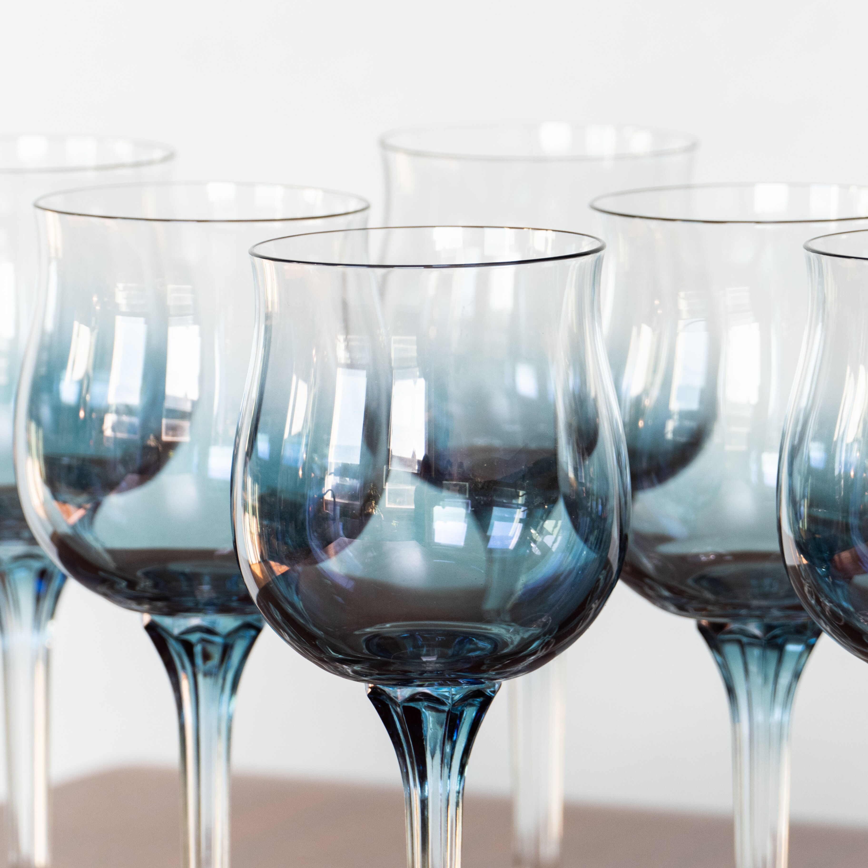 7 antique glasses in blue gradient crystal