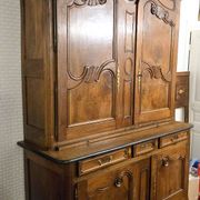 Louis XV two-body buffet Charolais in walnut, from the 18th century.