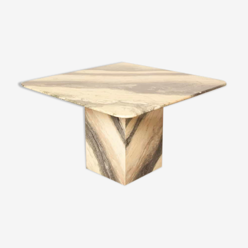 Square table in striped marble