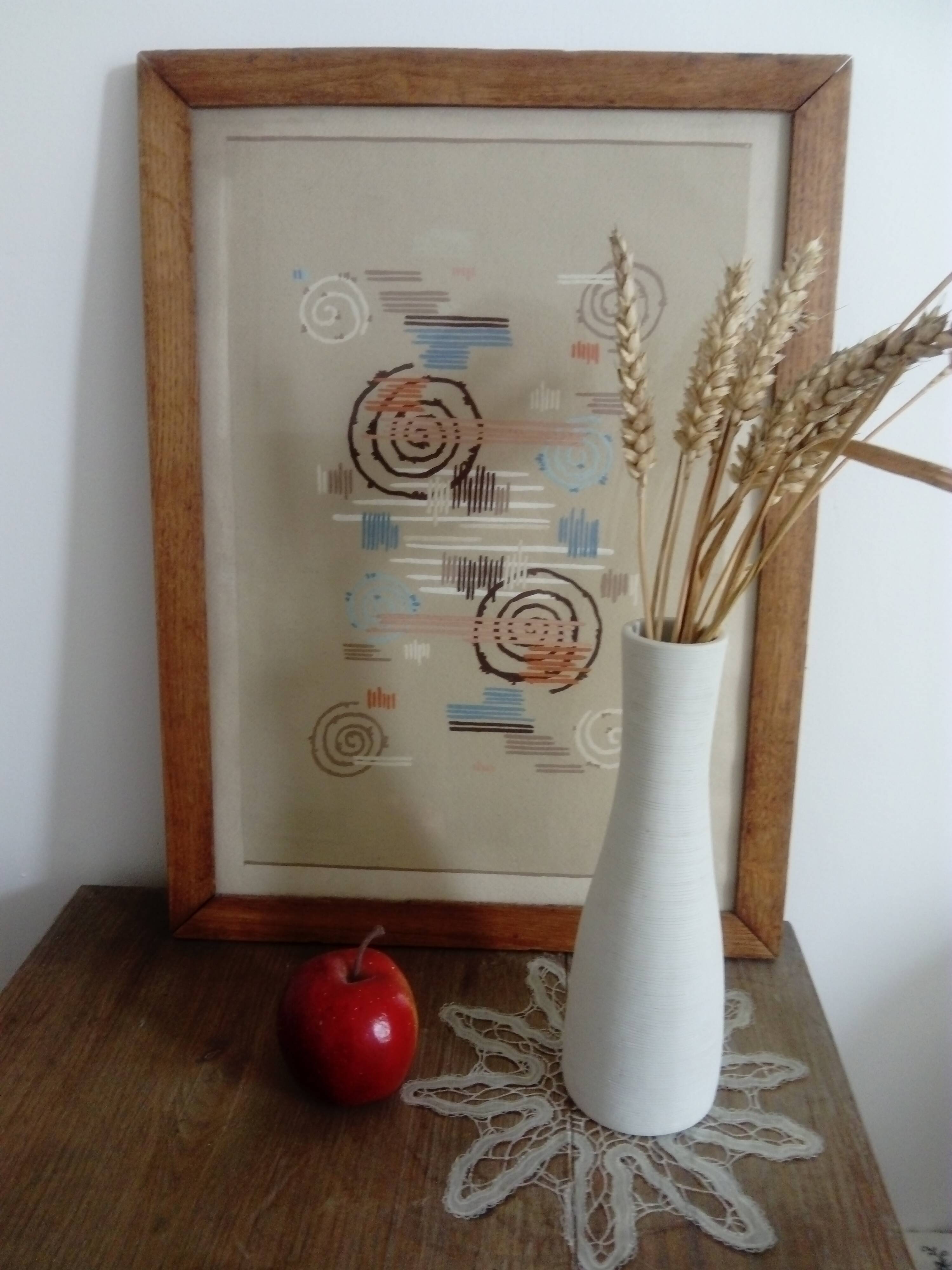 White ceramic vase with fine streaks