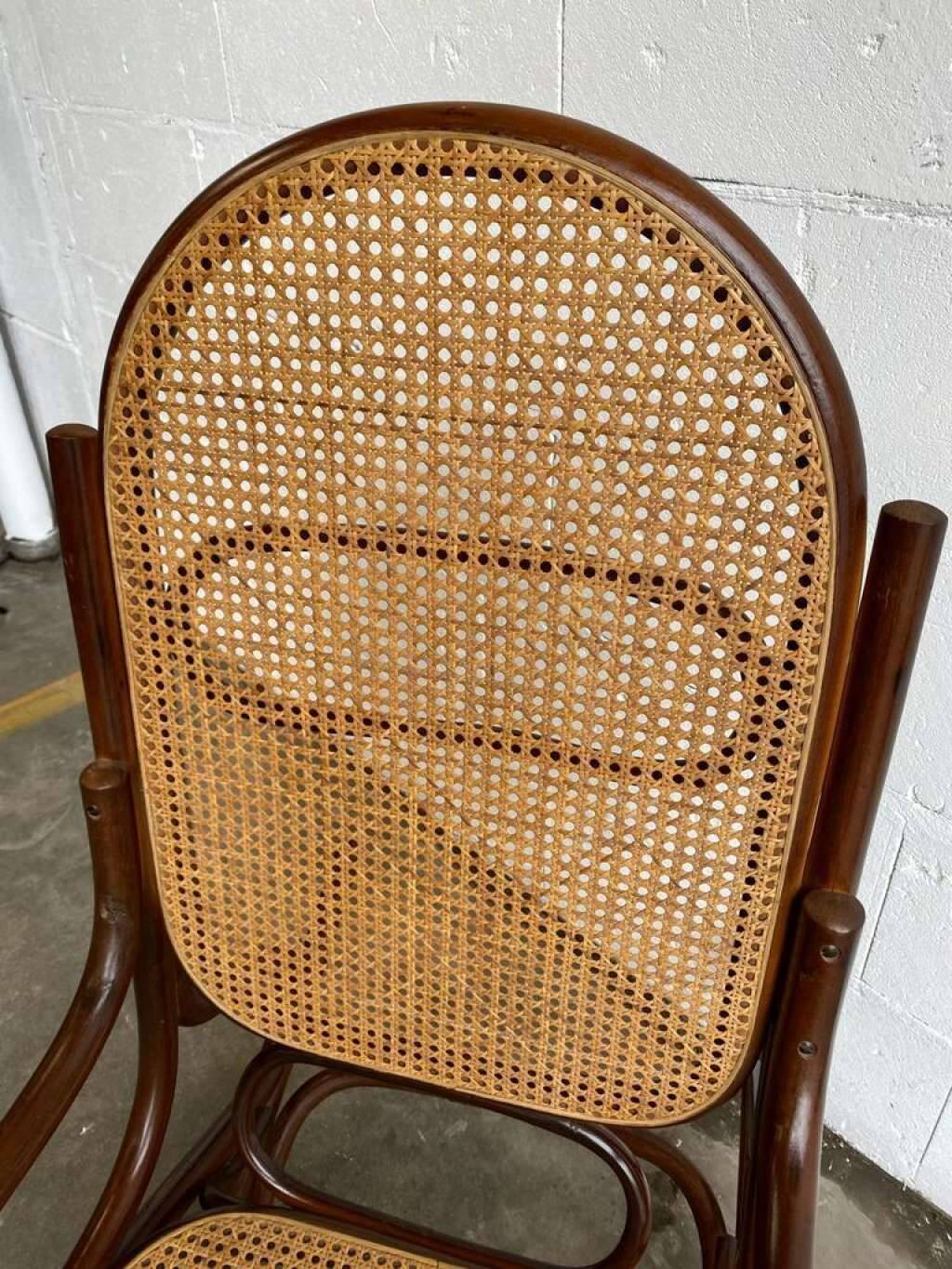Fauteuil à bascule vintage en rotin